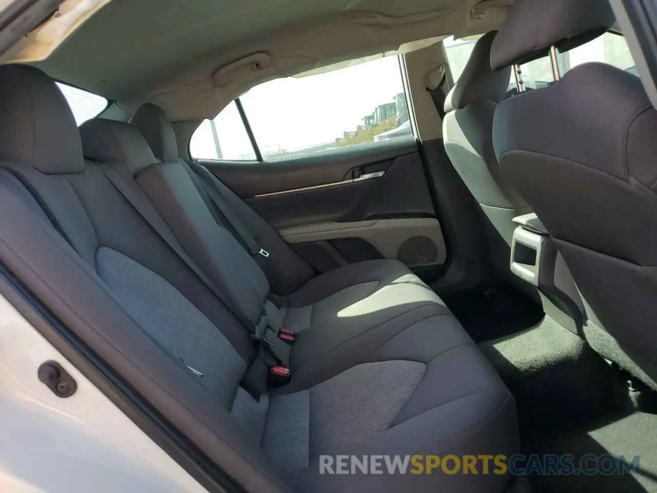 10 Photograph of a damaged car 4T1B11HK6KU844343 TOYOTA CAMRY 2019