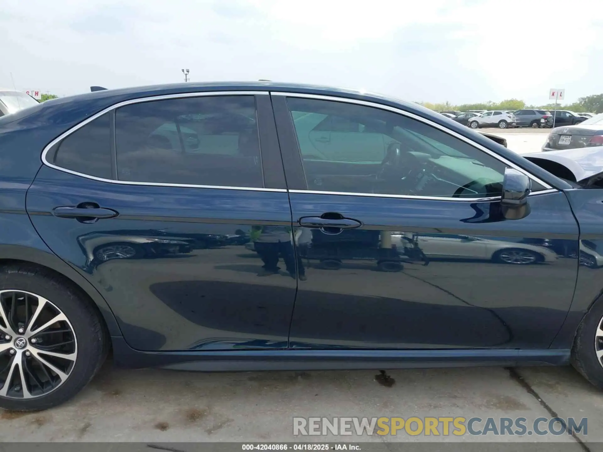 13 Photograph of a damaged car 4T1B11HK6KU847260 TOYOTA CAMRY 2019