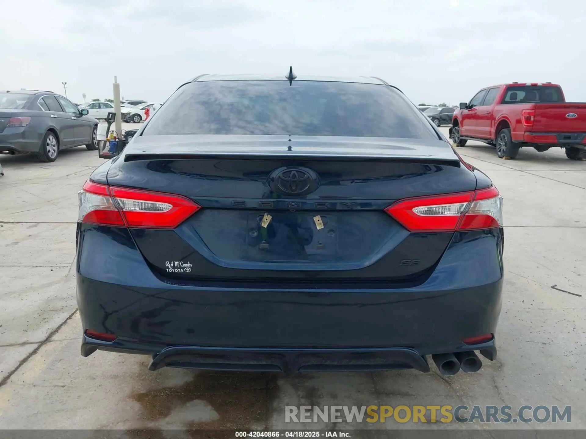 16 Photograph of a damaged car 4T1B11HK6KU847260 TOYOTA CAMRY 2019