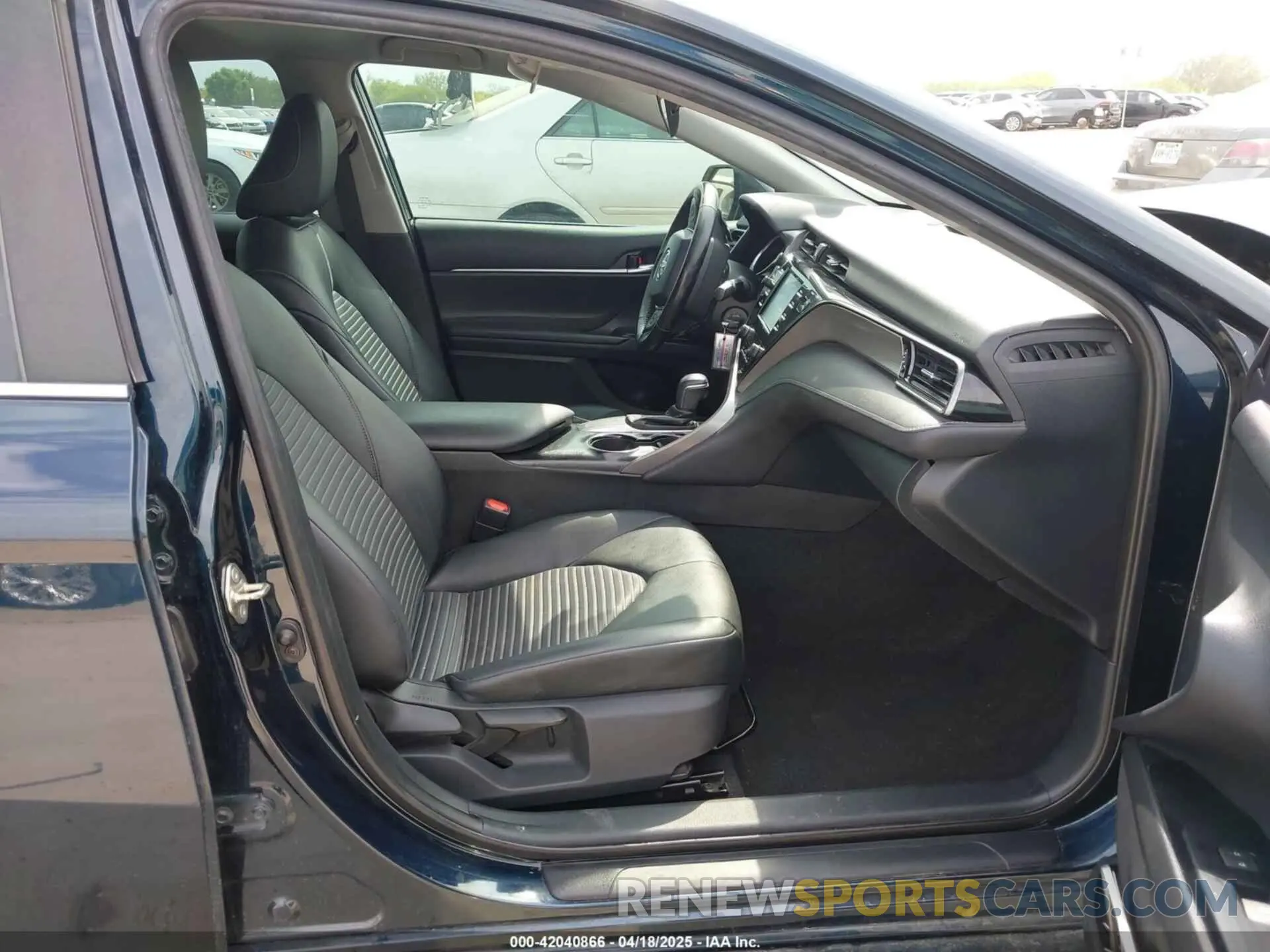 5 Photograph of a damaged car 4T1B11HK6KU847260 TOYOTA CAMRY 2019