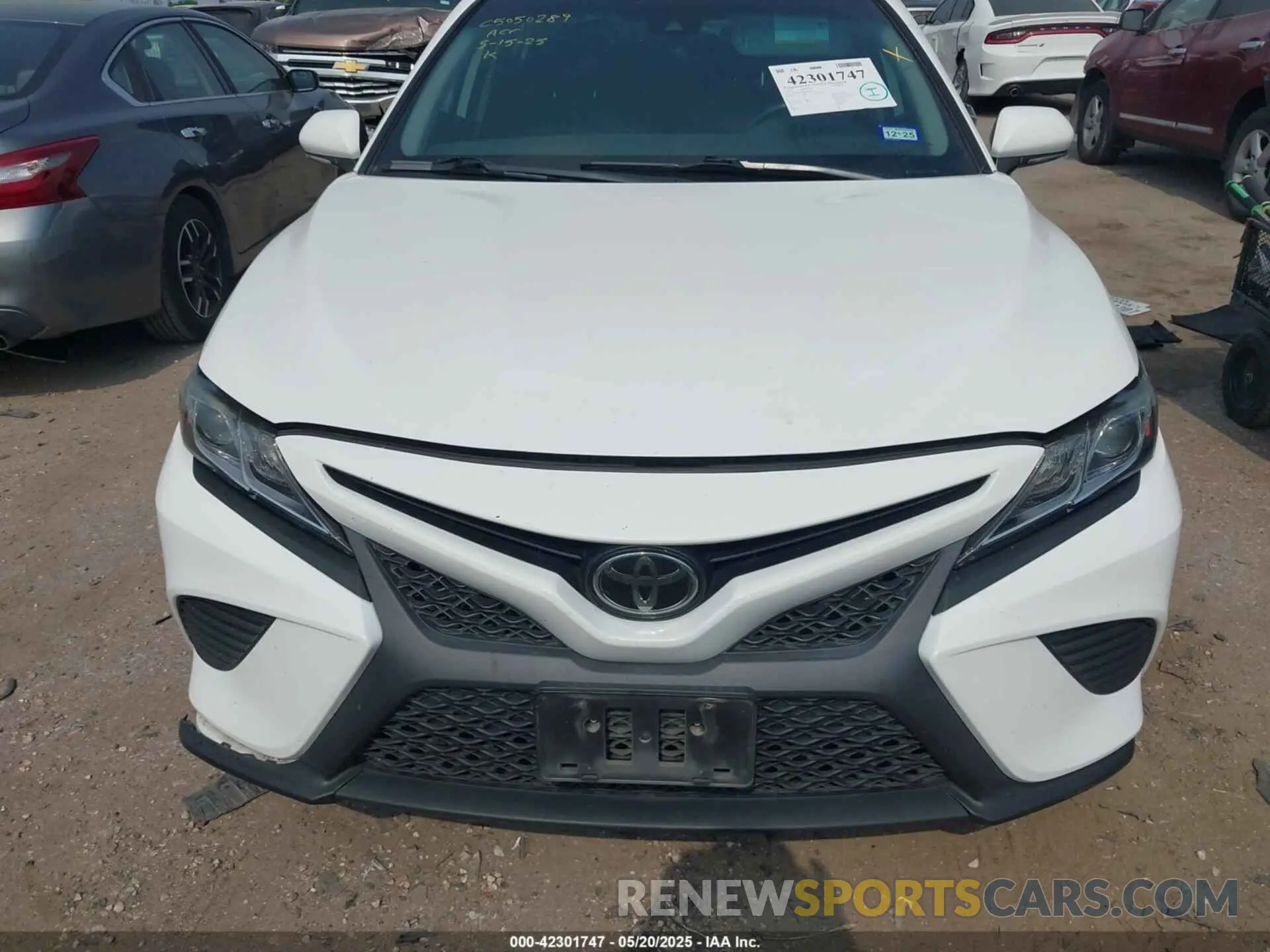12 Photograph of a damaged car 4T1B11HK6KU847730 TOYOTA CAMRY 2019