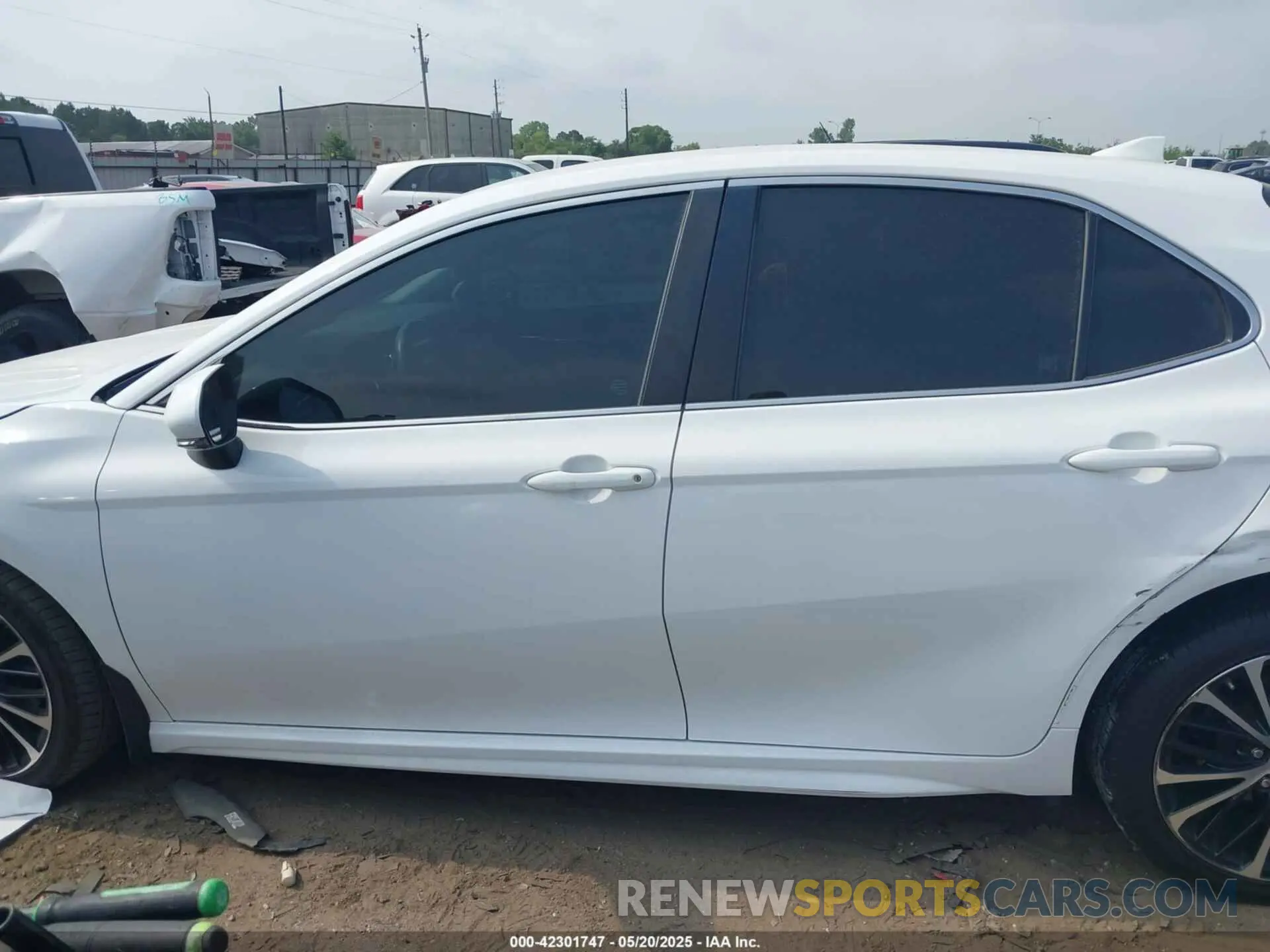 14 Photograph of a damaged car 4T1B11HK6KU847730 TOYOTA CAMRY 2019