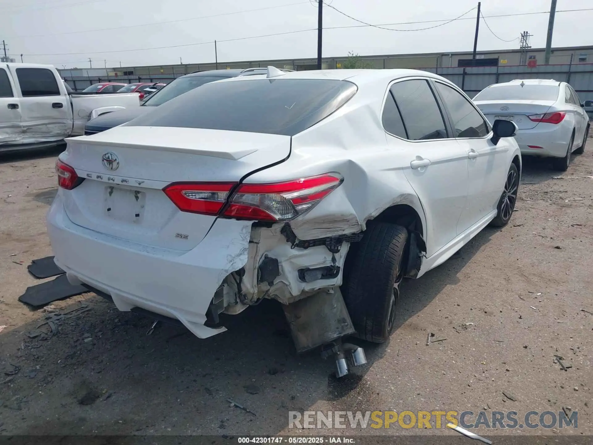 4 Photograph of a damaged car 4T1B11HK6KU847730 TOYOTA CAMRY 2019