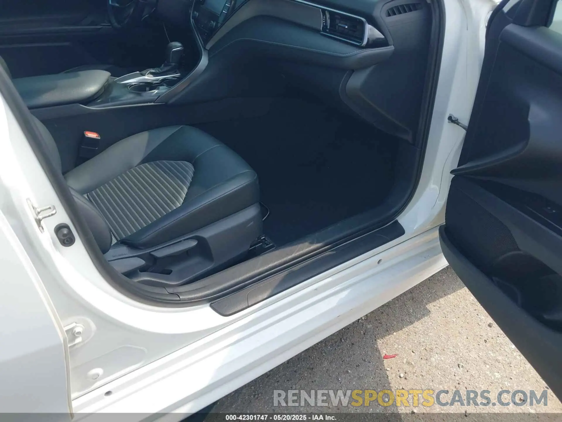 5 Photograph of a damaged car 4T1B11HK6KU847730 TOYOTA CAMRY 2019