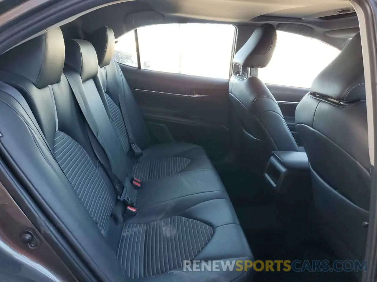 10 Photograph of a damaged car 4T1B11HK6KU848697 TOYOTA CAMRY 2019
