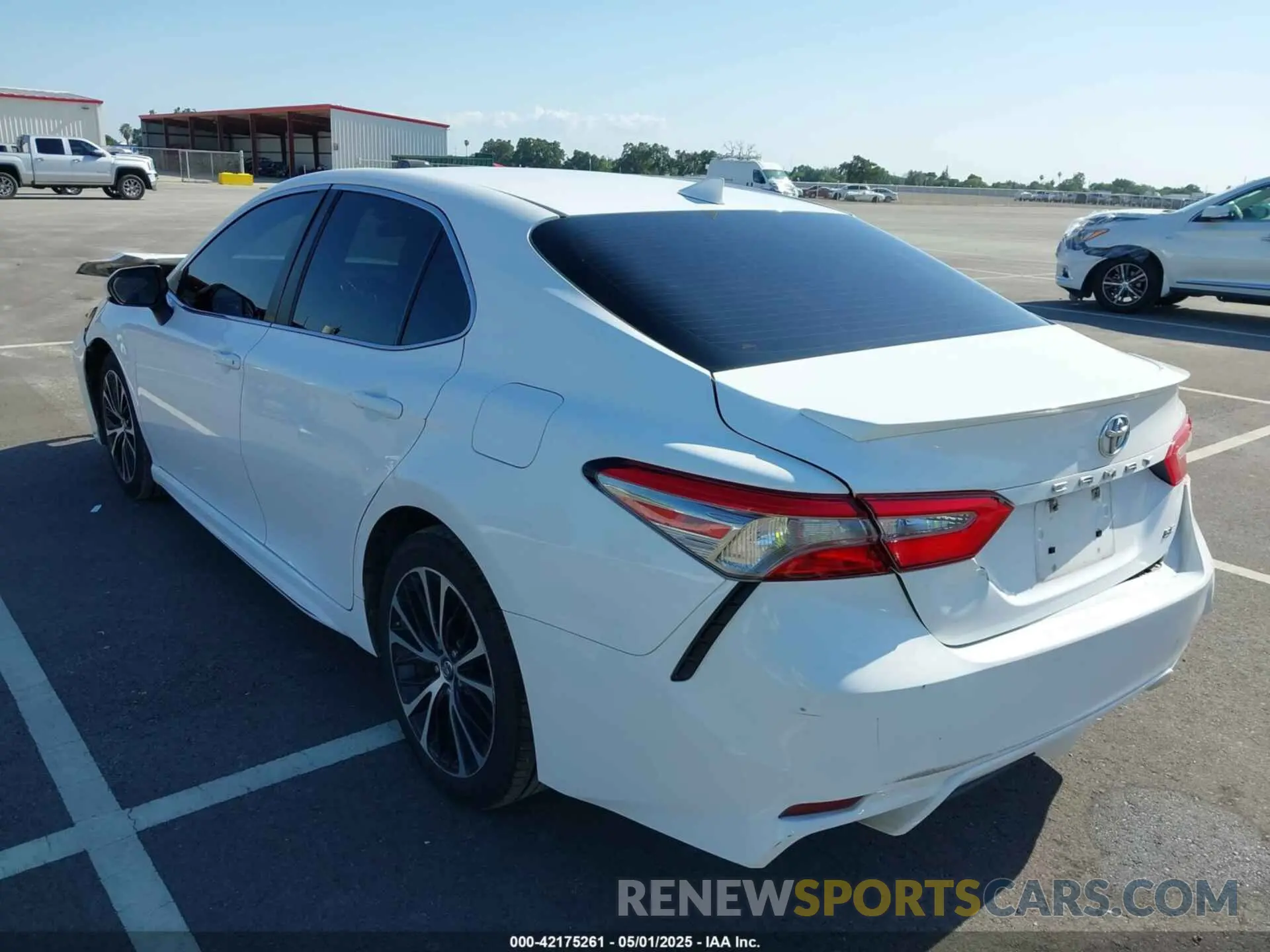 3 Photograph of a damaged car 4T1B11HK7KU161521 TOYOTA CAMRY 2019