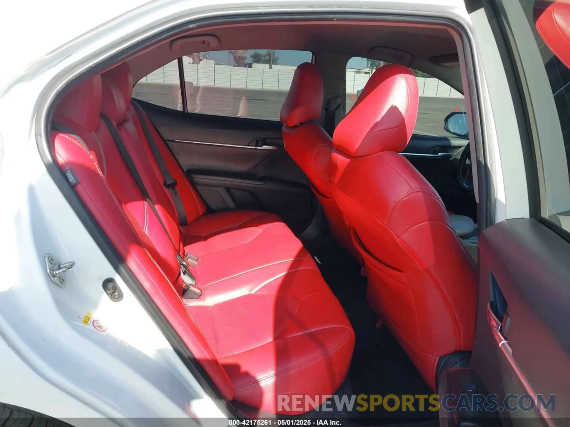 8 Photograph of a damaged car 4T1B11HK7KU161521 TOYOTA CAMRY 2019