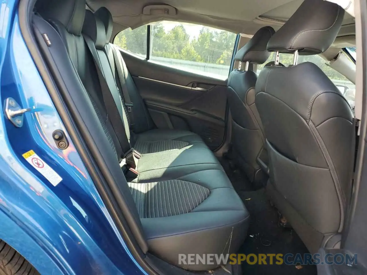 10 Photograph of a damaged car 4T1B11HK7KU165715 TOYOTA CAMRY 2019
