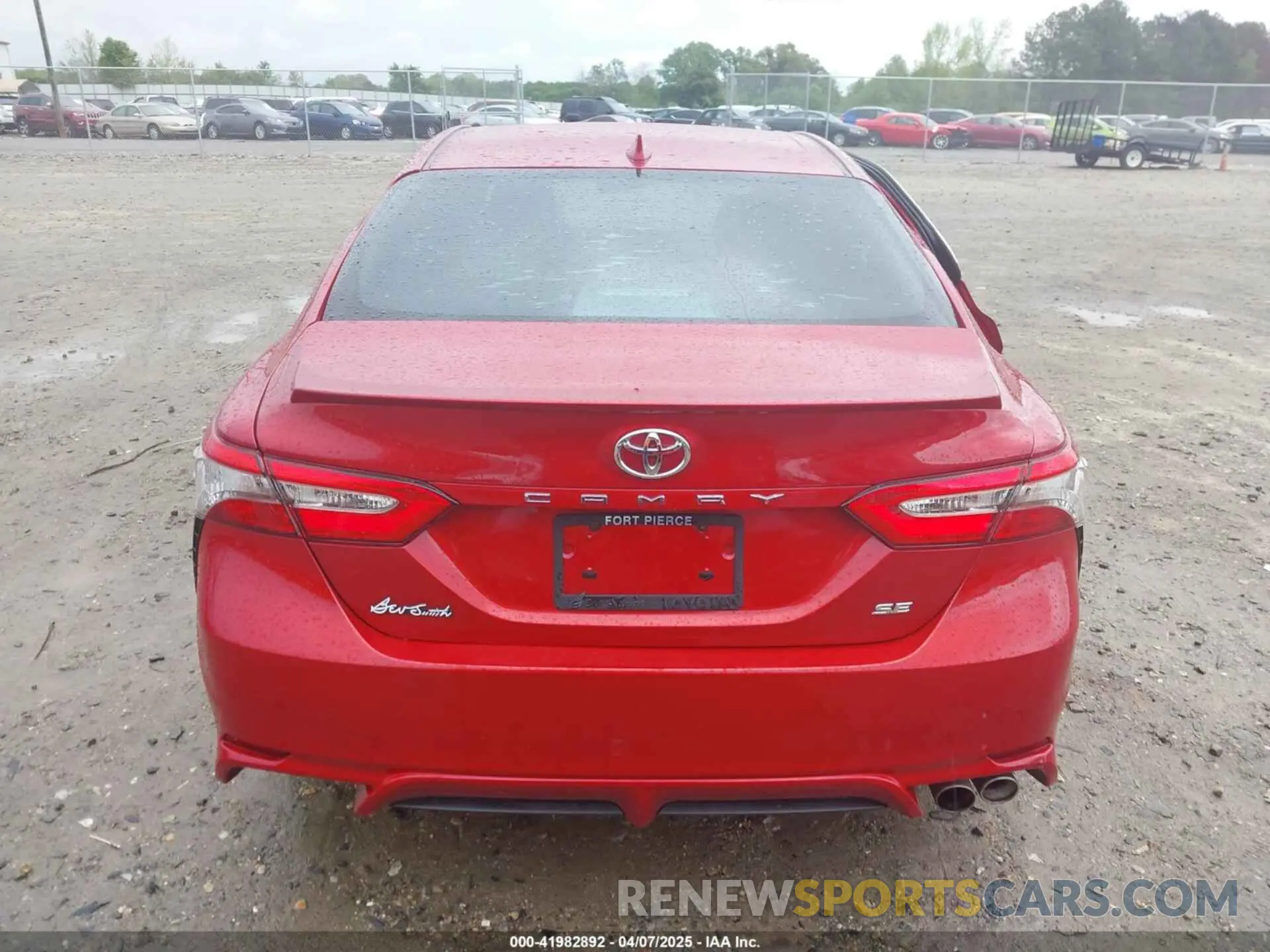 16 Photograph of a damaged car 4T1B11HK7KU167545 TOYOTA CAMRY 2019