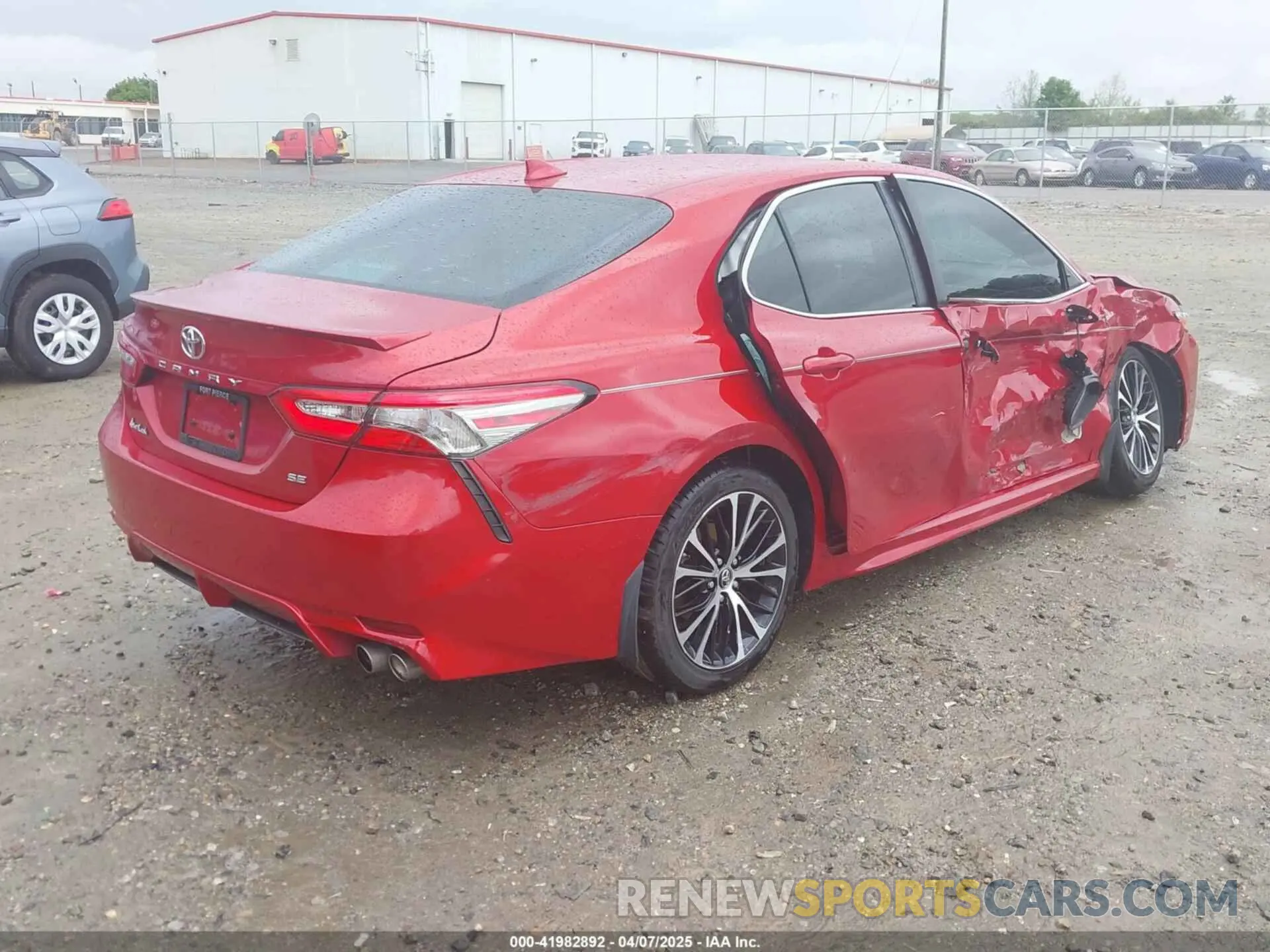 4 Photograph of a damaged car 4T1B11HK7KU167545 TOYOTA CAMRY 2019