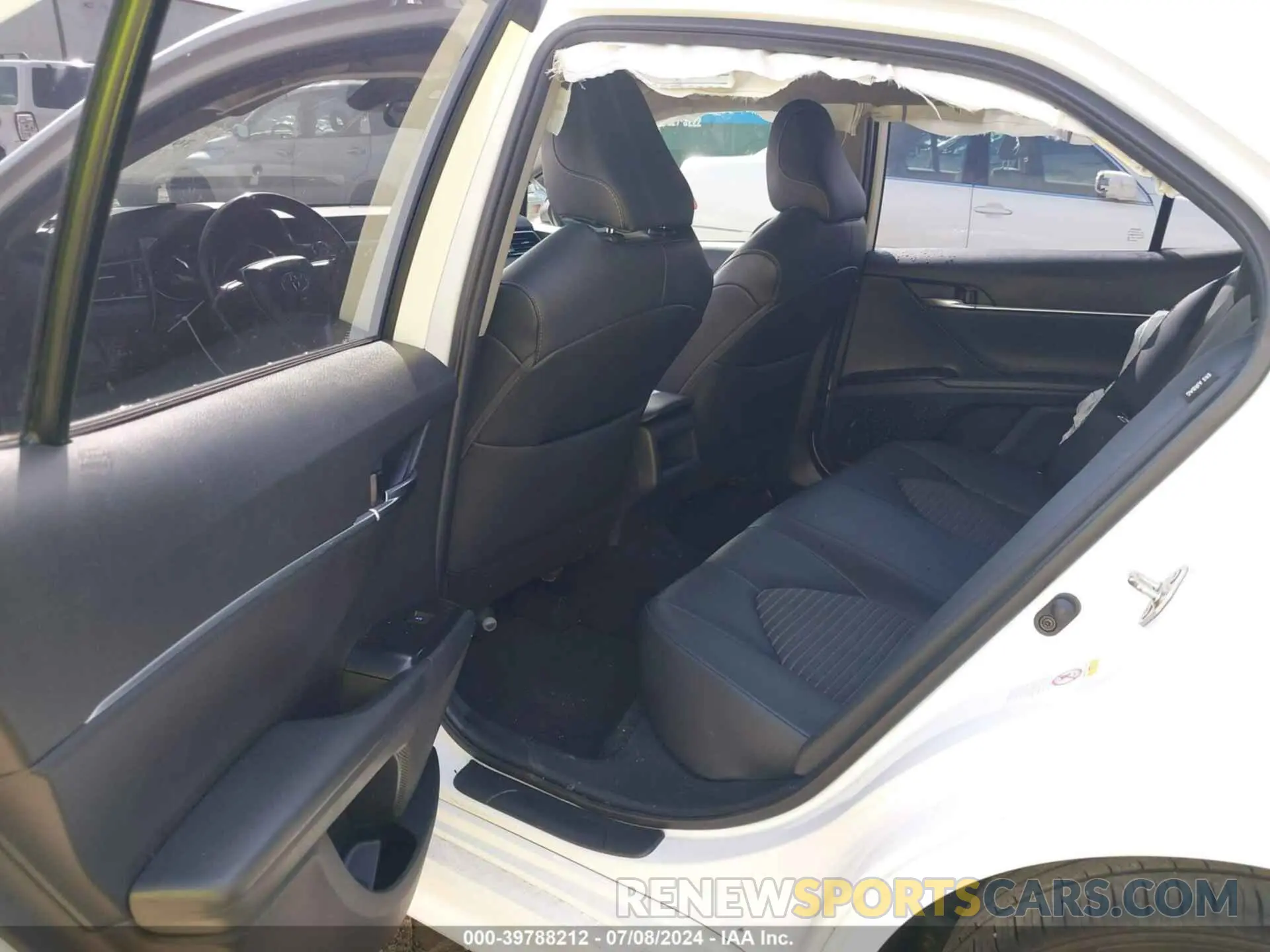 8 Photograph of a damaged car 4T1B11HK7KU195278 TOYOTA CAMRY 2019
