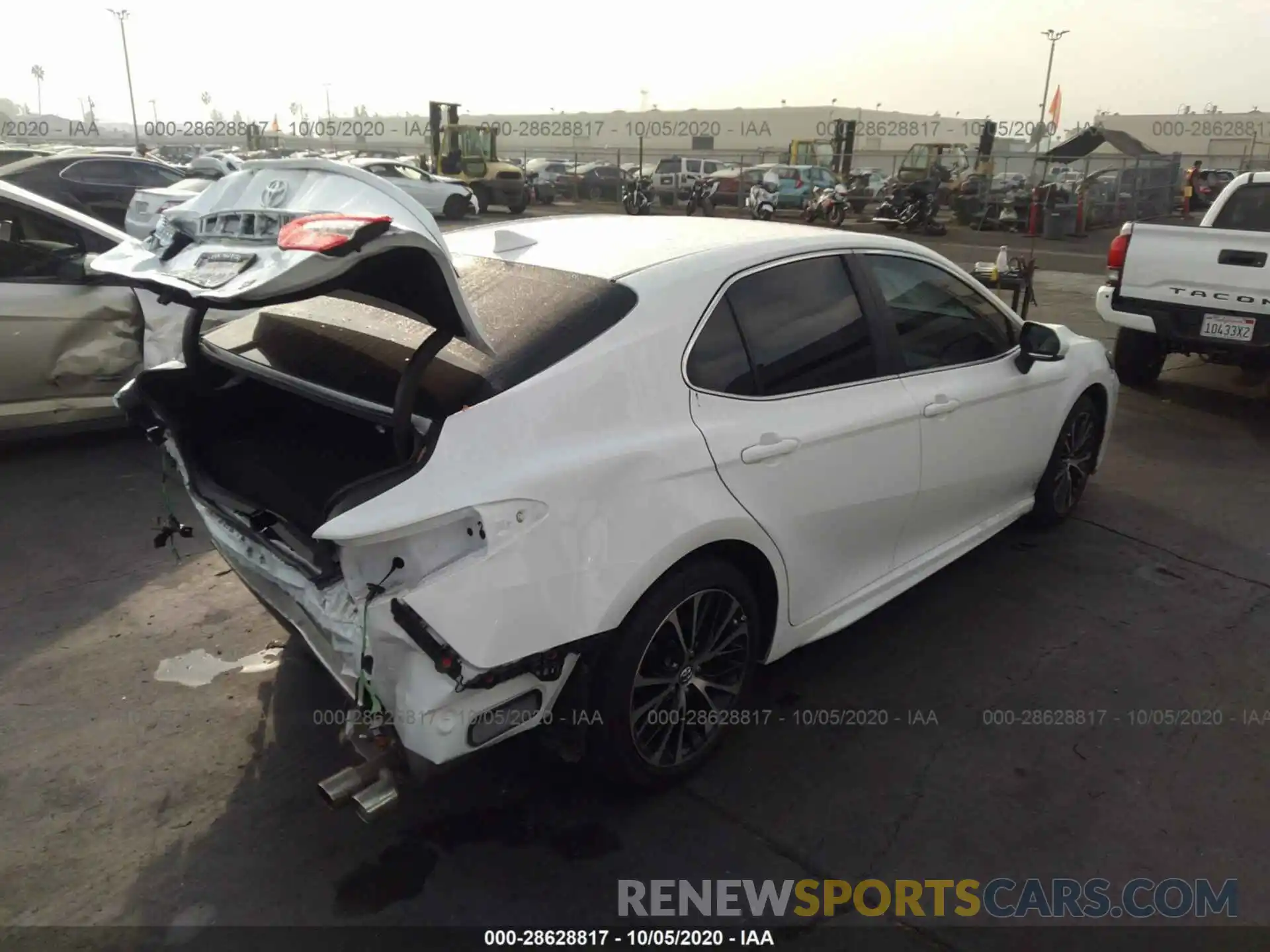 4 Photograph of a damaged car 4T1B11HK7KU208935 TOYOTA CAMRY 2019