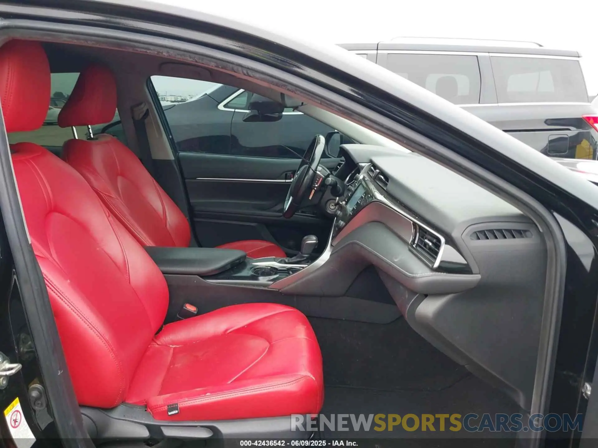 5 Photograph of a damaged car 4T1B11HK7KU210863 TOYOTA CAMRY 2019