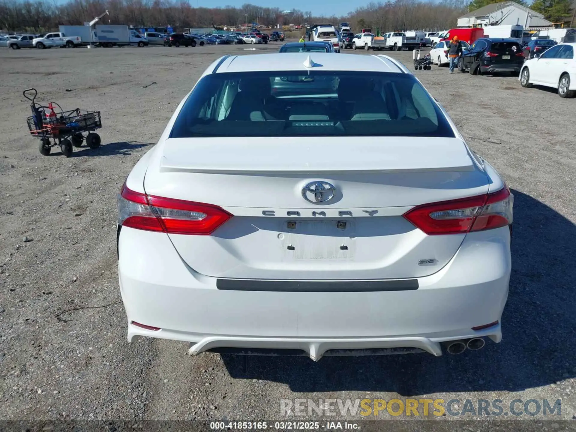 16 Photograph of a damaged car 4T1B11HK7KU212841 TOYOTA CAMRY 2019