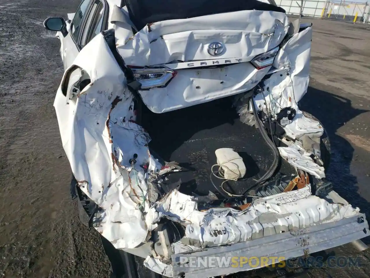 9 Photograph of a damaged car 4T1B11HK7KU231387 TOYOTA CAMRY 2019