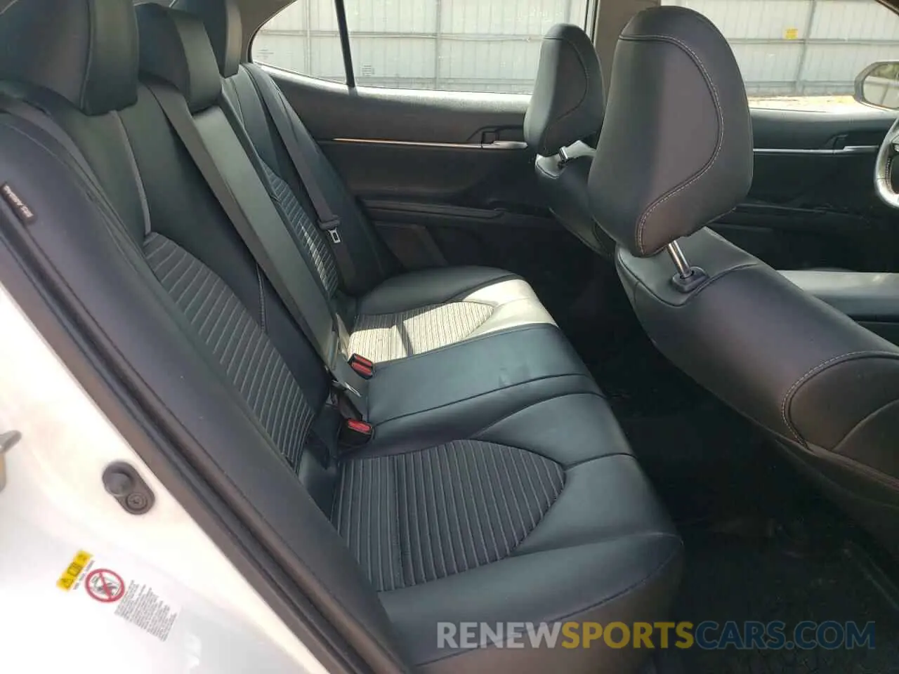 10 Photograph of a damaged car 4T1B11HK7KU233673 TOYOTA CAMRY 2019