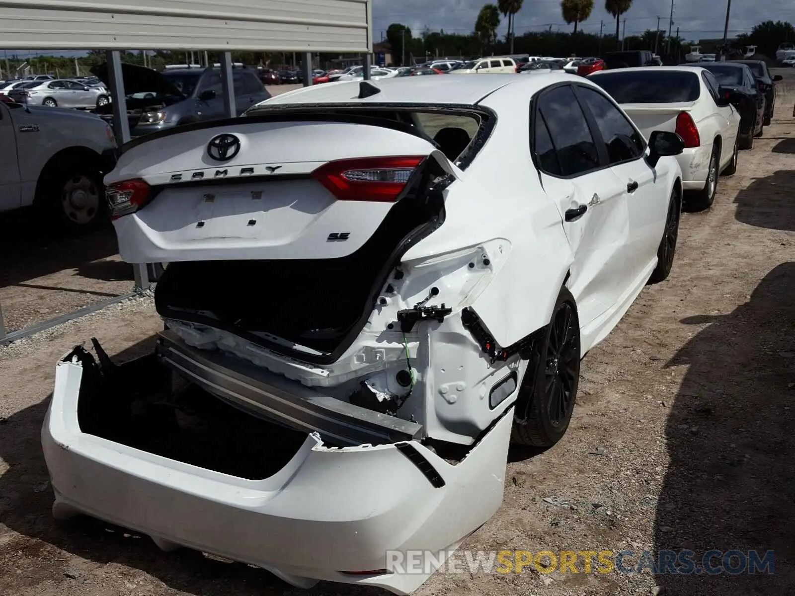 4 Photograph of a damaged car 4T1B11HK7KU264986 TOYOTA CAMRY 2019