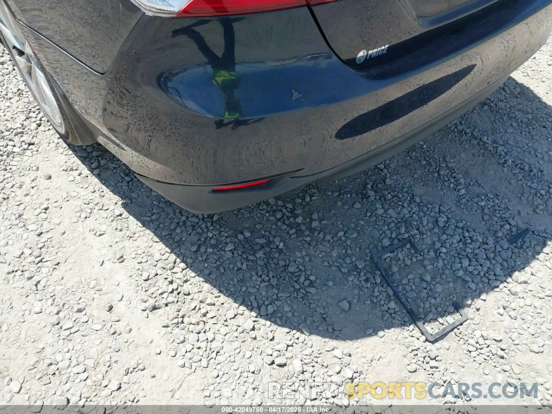 17 Photograph of a damaged car 4T1B11HK7KU269928 TOYOTA CAMRY 2019
