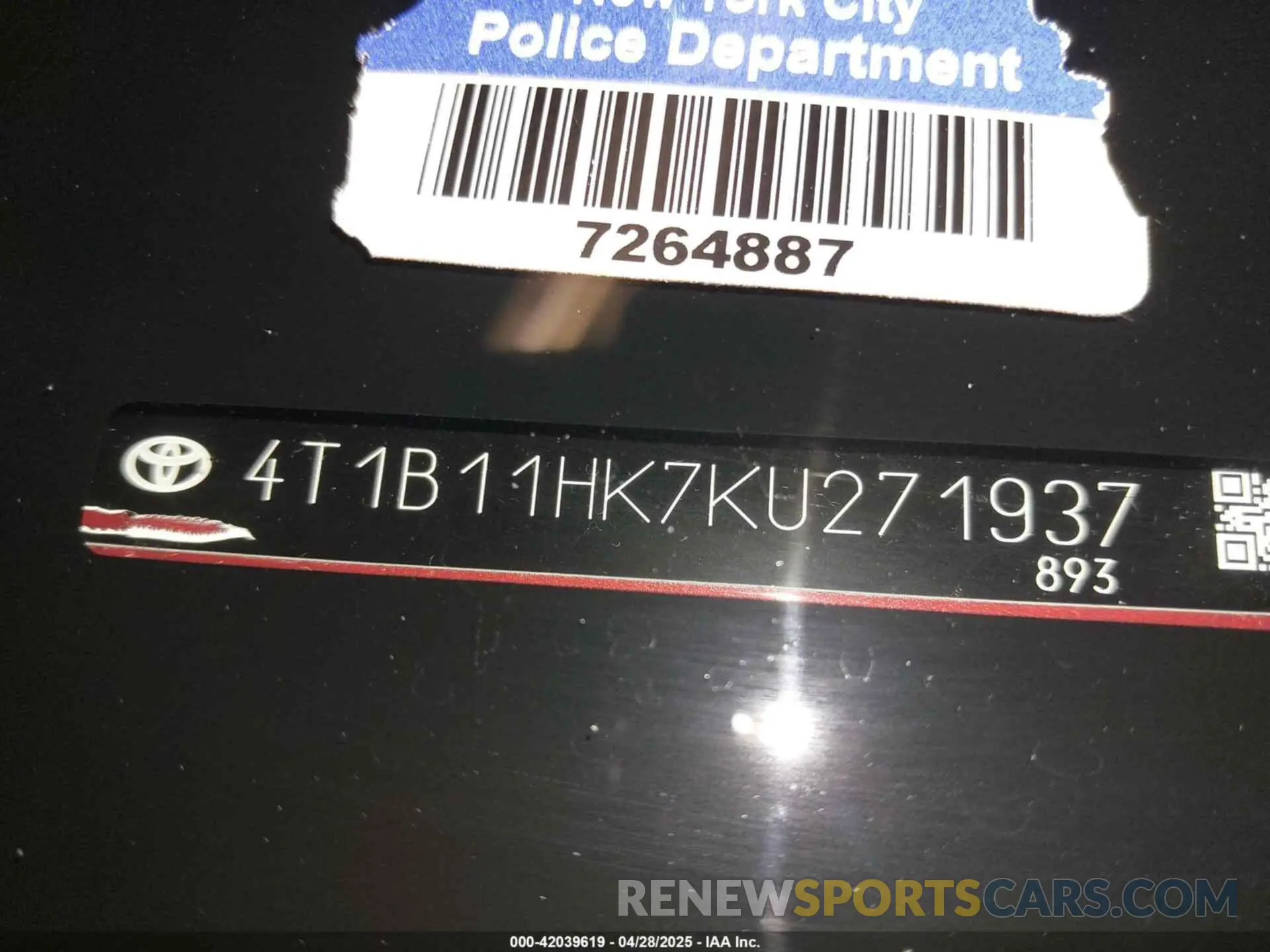 18 Photograph of a damaged car 4T1B11HK7KU271937 TOYOTA CAMRY 2019