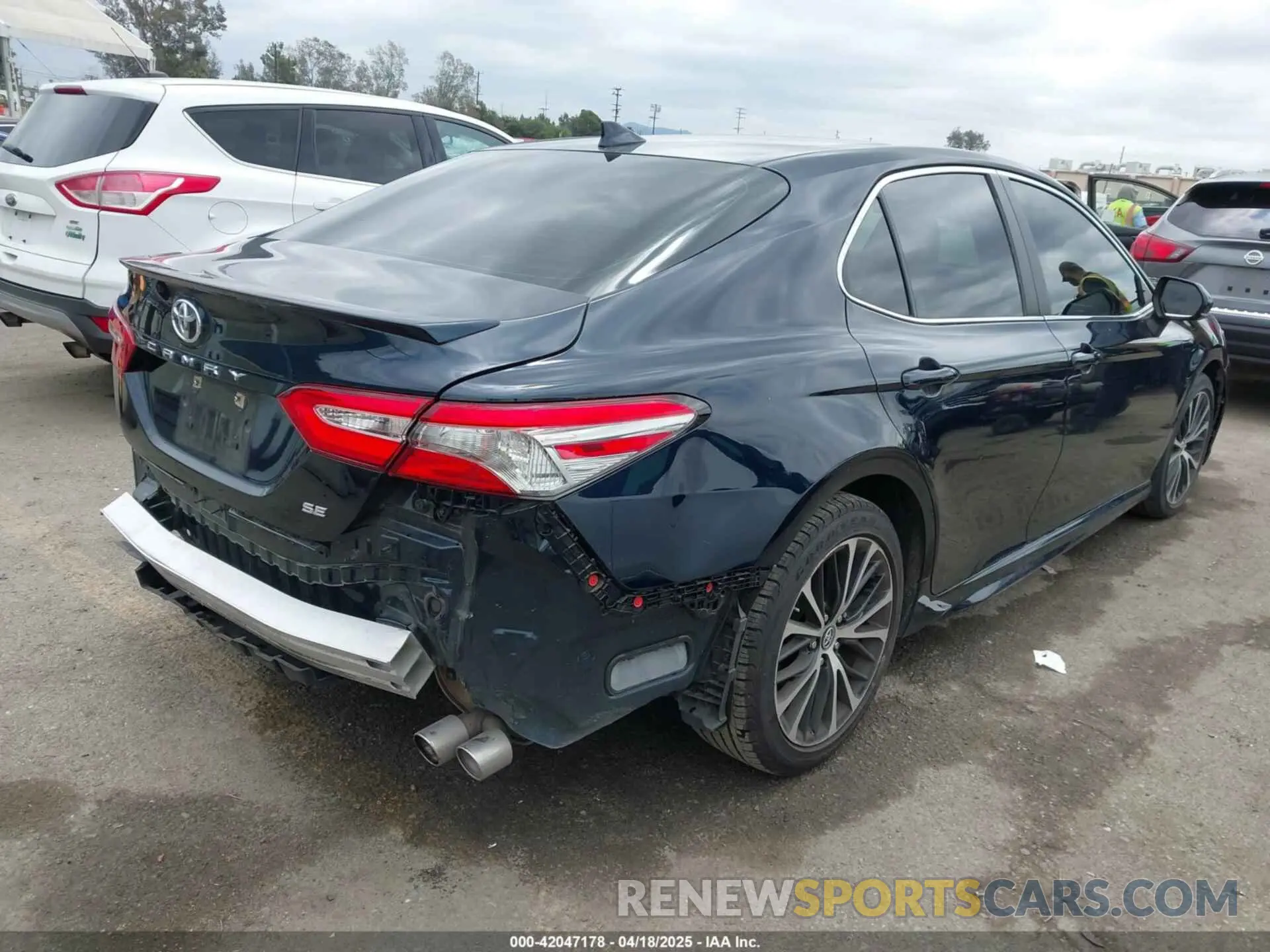 4 Photograph of a damaged car 4T1B11HK7KU282596 TOYOTA CAMRY 2019