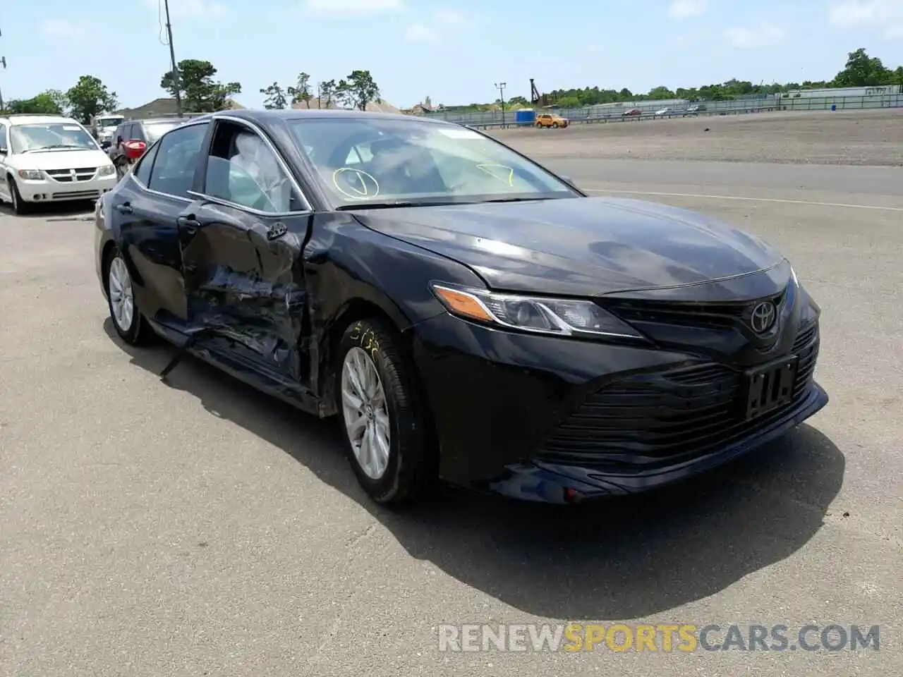 1 Photograph of a damaged car 4T1B11HK7KU285756 TOYOTA CAMRY 2019