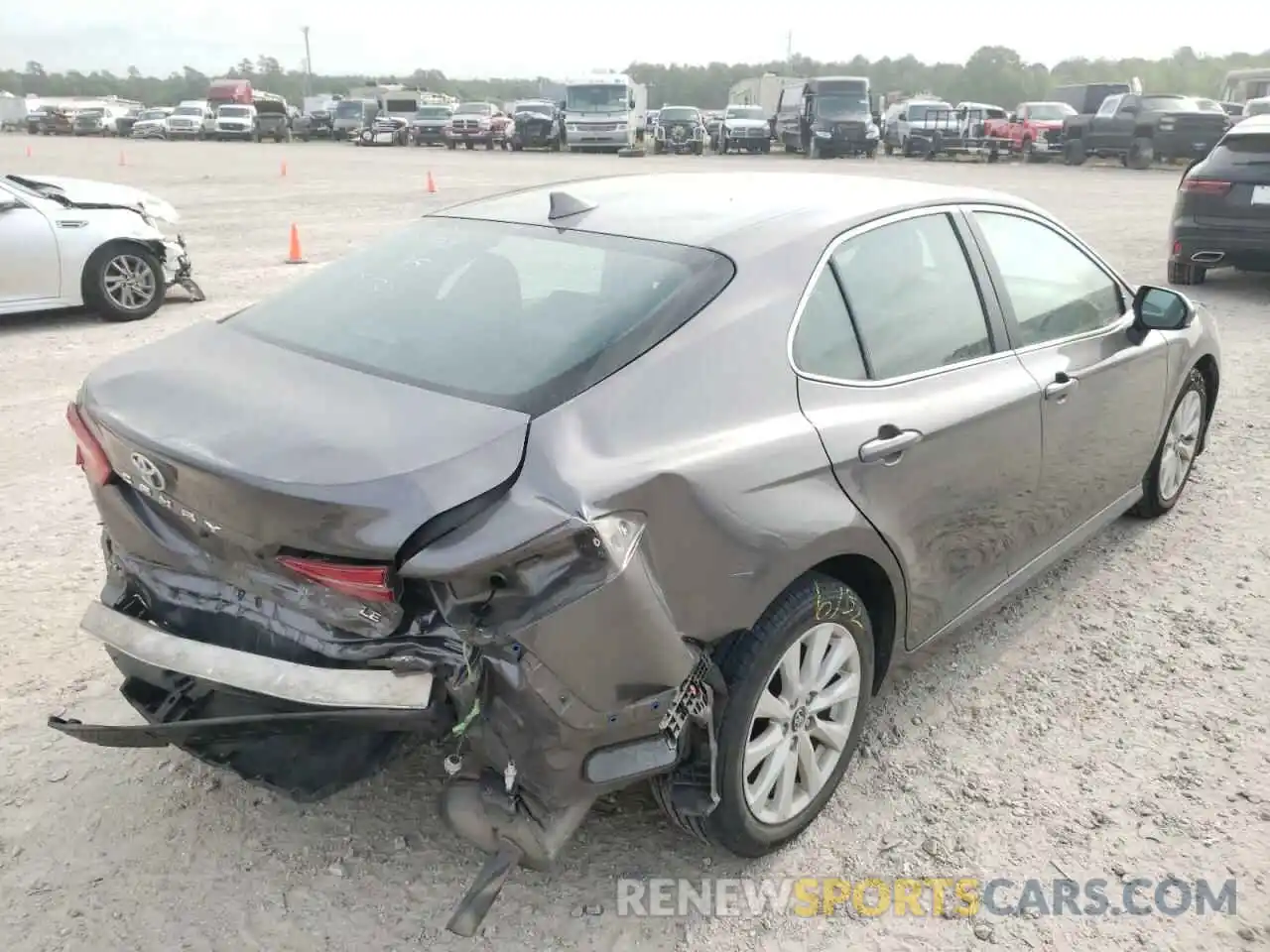 4 Photograph of a damaged car 4T1B11HK7KU679435 TOYOTA CAMRY 2019