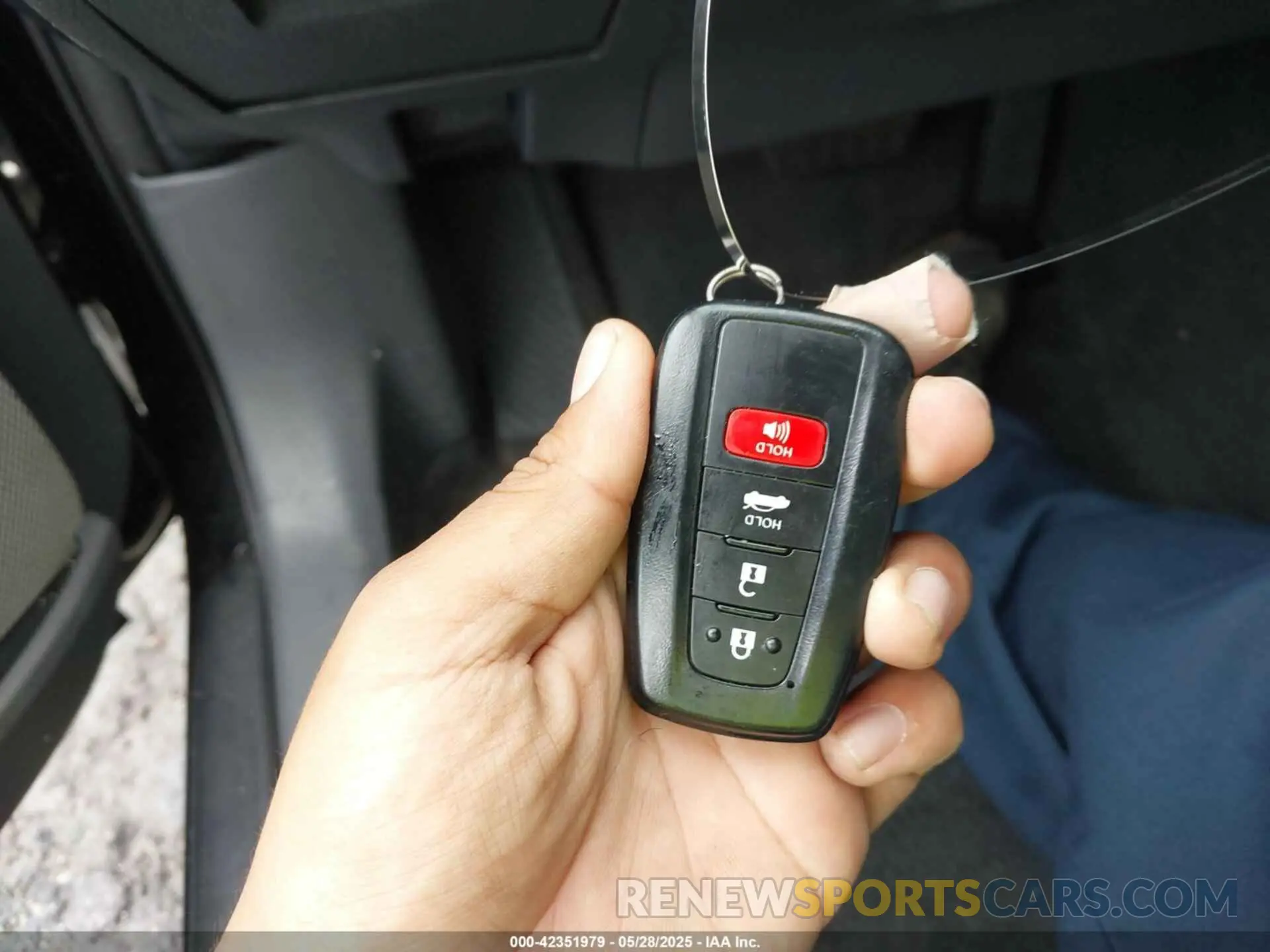 11 Photograph of a damaged car 4T1B11HK7KU681167 TOYOTA CAMRY 2019