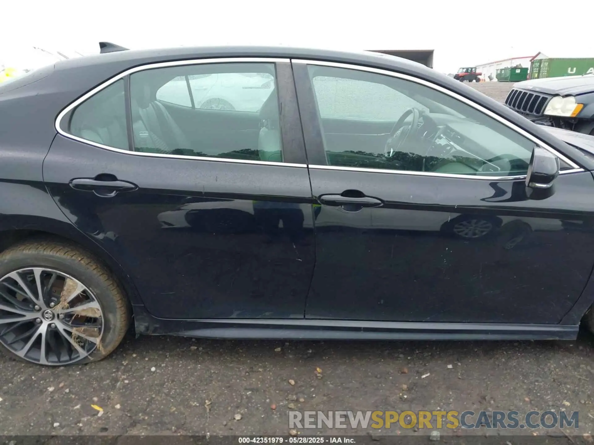 13 Photograph of a damaged car 4T1B11HK7KU681167 TOYOTA CAMRY 2019