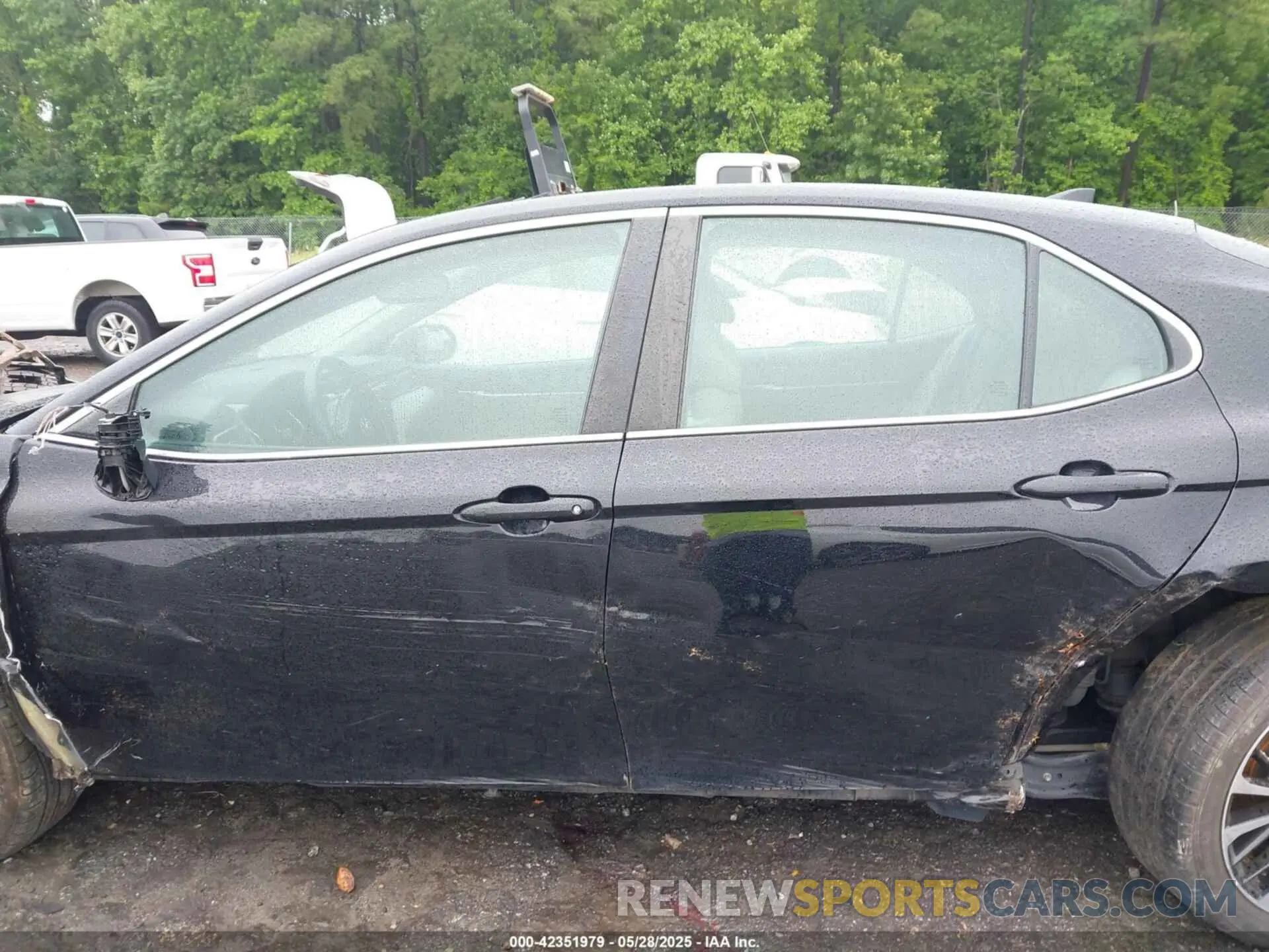 14 Photograph of a damaged car 4T1B11HK7KU681167 TOYOTA CAMRY 2019