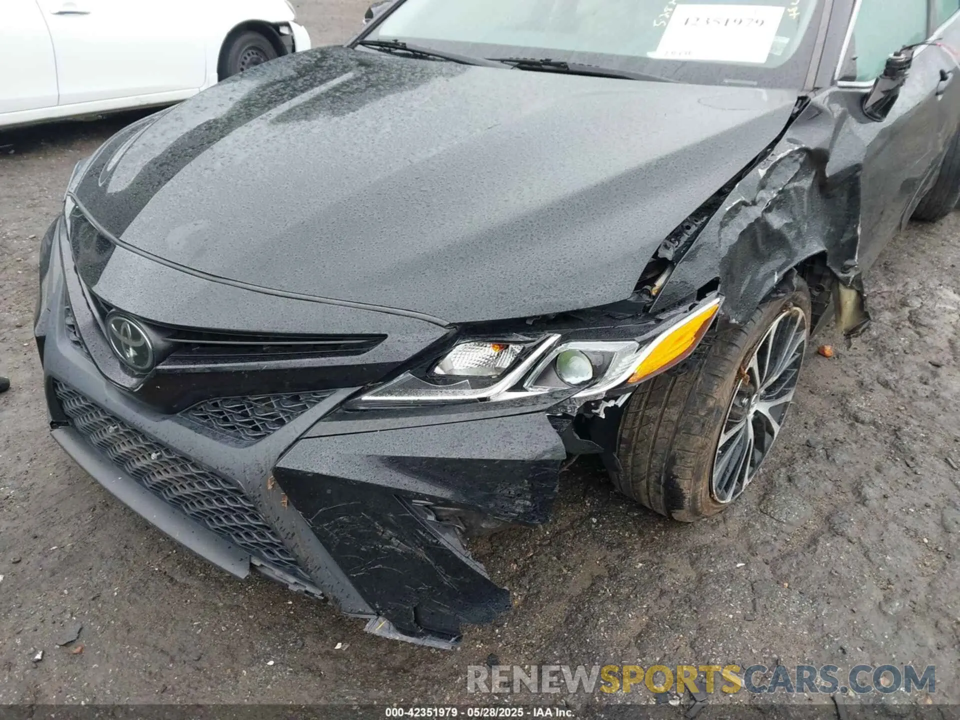 17 Photograph of a damaged car 4T1B11HK7KU681167 TOYOTA CAMRY 2019