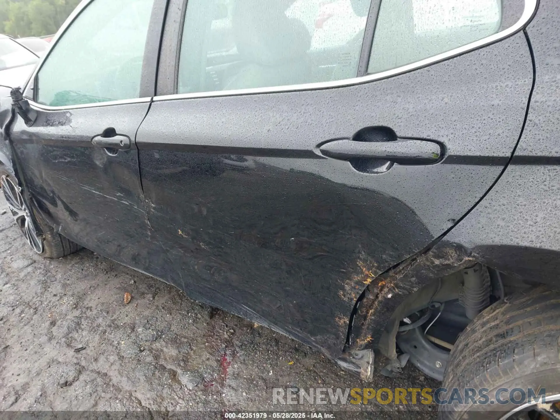 21 Photograph of a damaged car 4T1B11HK7KU681167 TOYOTA CAMRY 2019