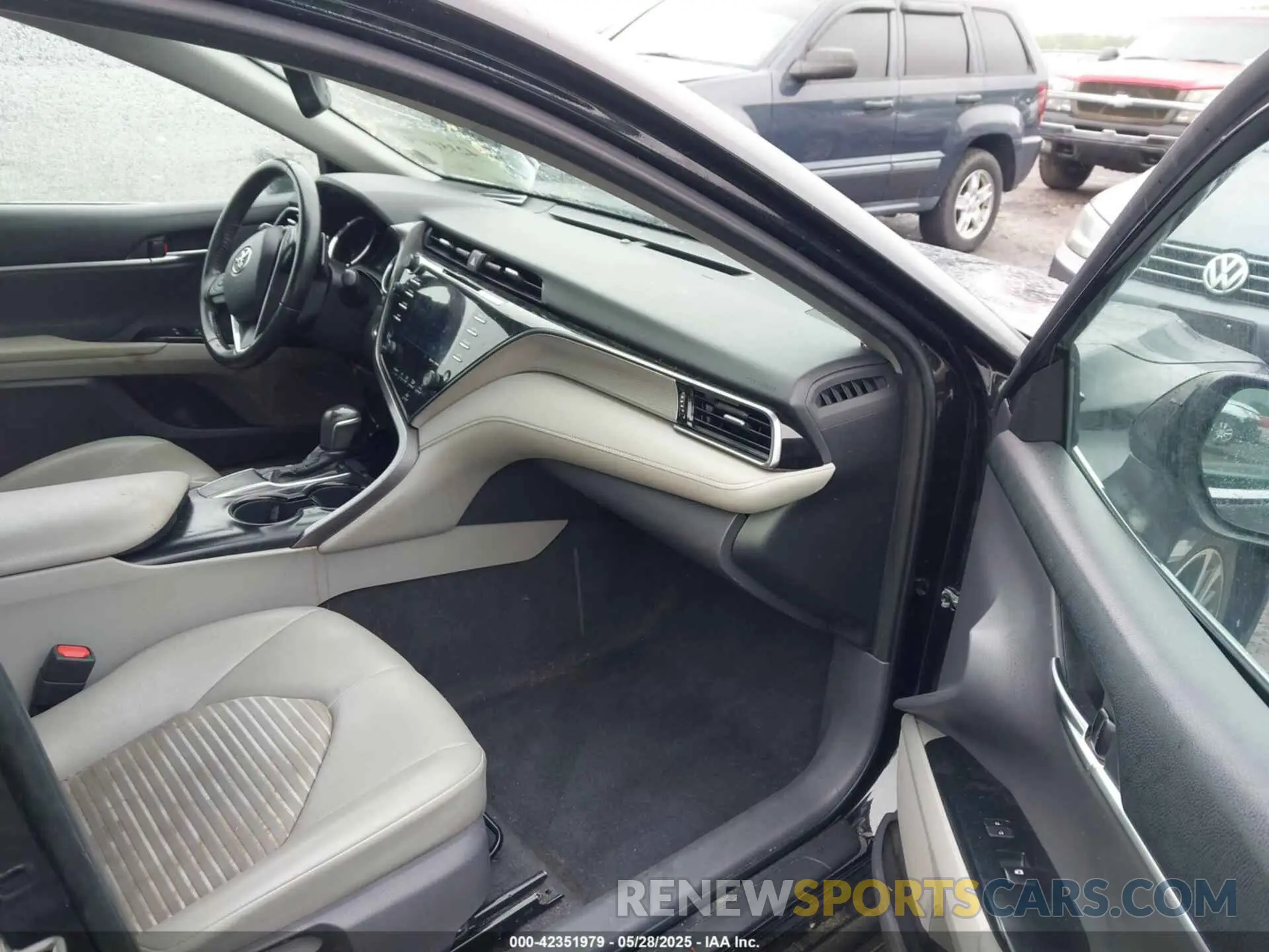 5 Photograph of a damaged car 4T1B11HK7KU681167 TOYOTA CAMRY 2019