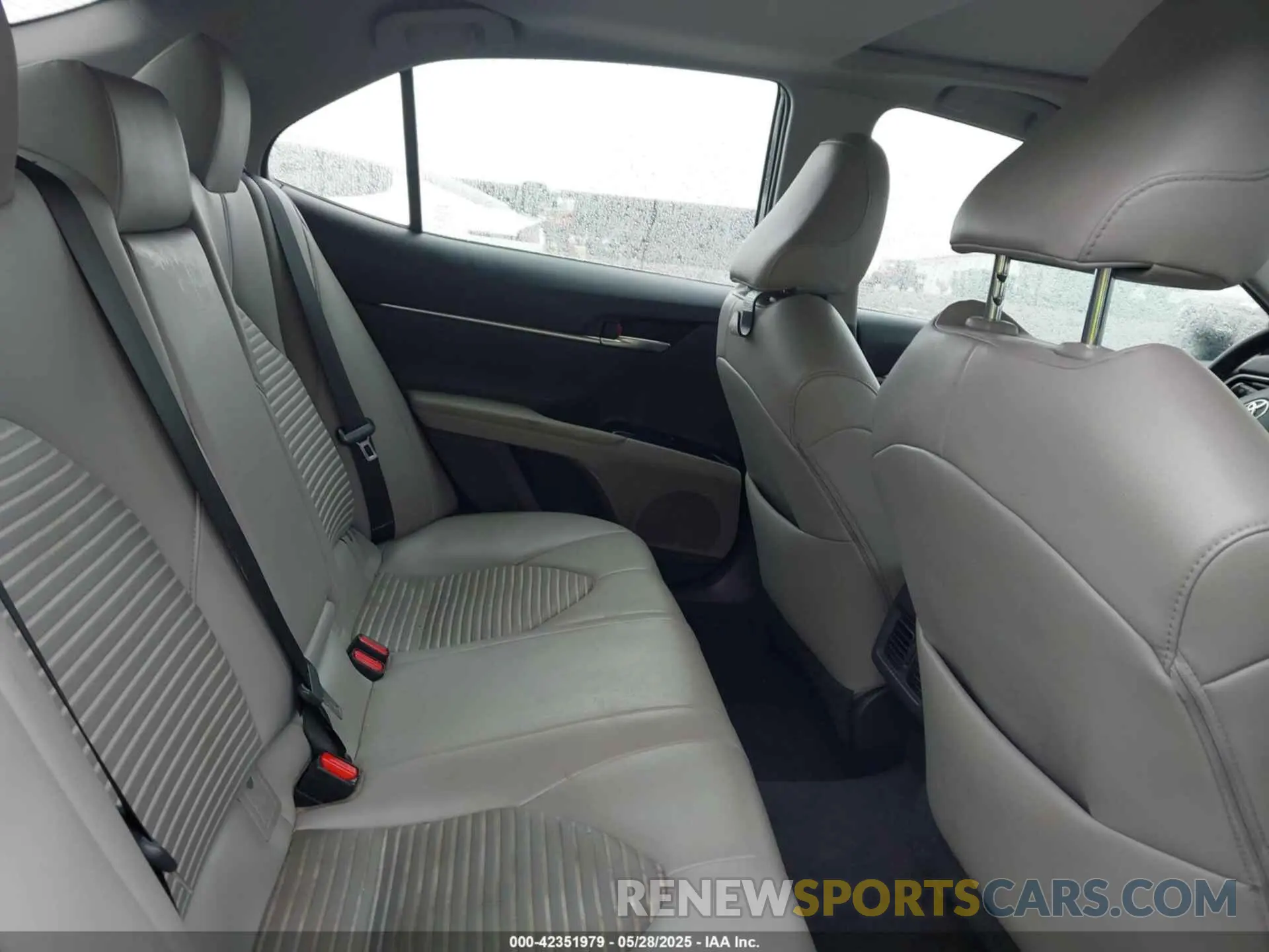 8 Photograph of a damaged car 4T1B11HK7KU681167 TOYOTA CAMRY 2019