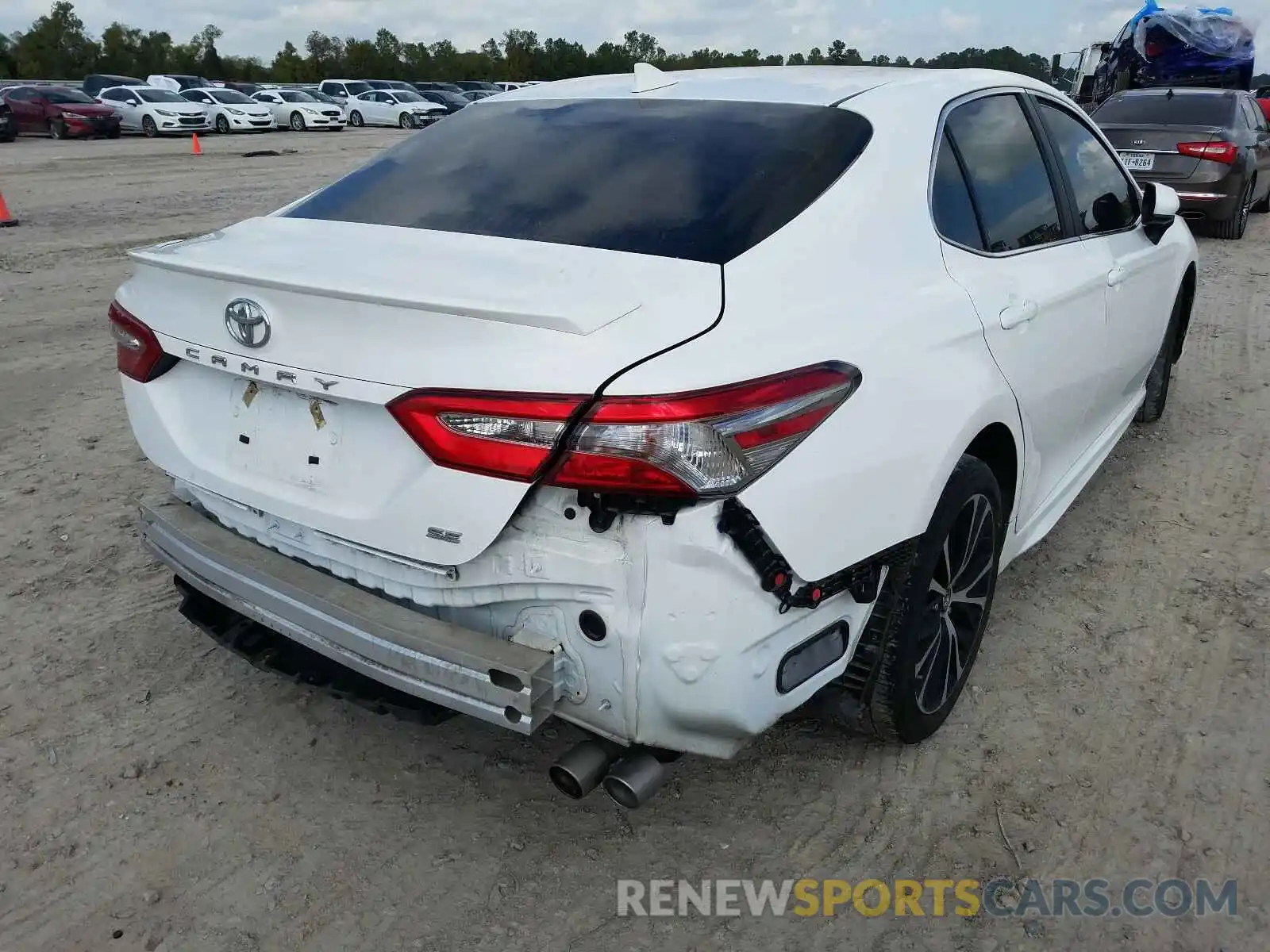 4 Photograph of a damaged car 4T1B11HK7KU685445 TOYOTA CAMRY 2019