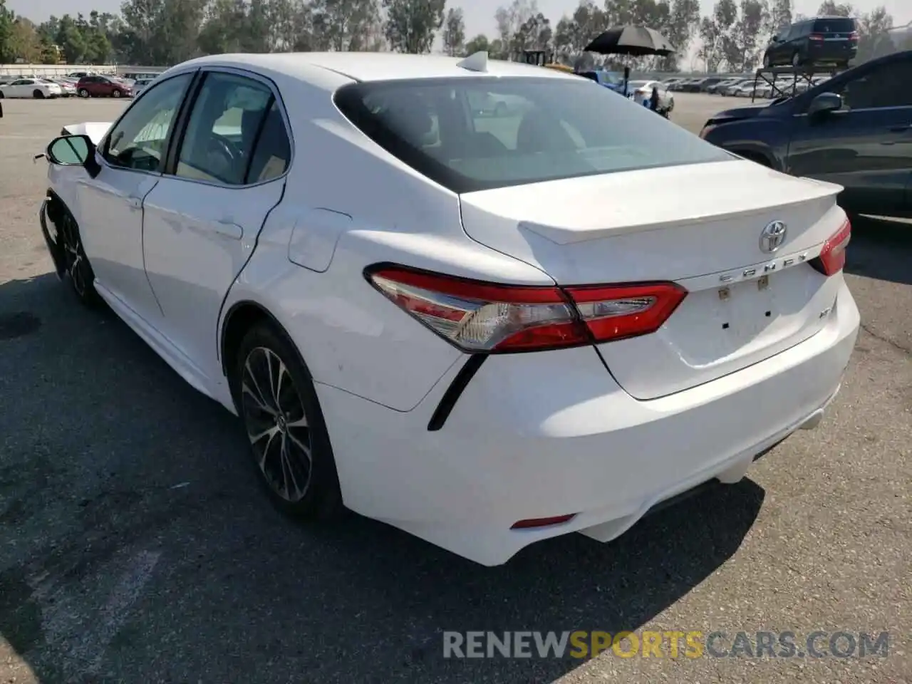 3 Photograph of a damaged car 4T1B11HK7KU688622 TOYOTA CAMRY 2019