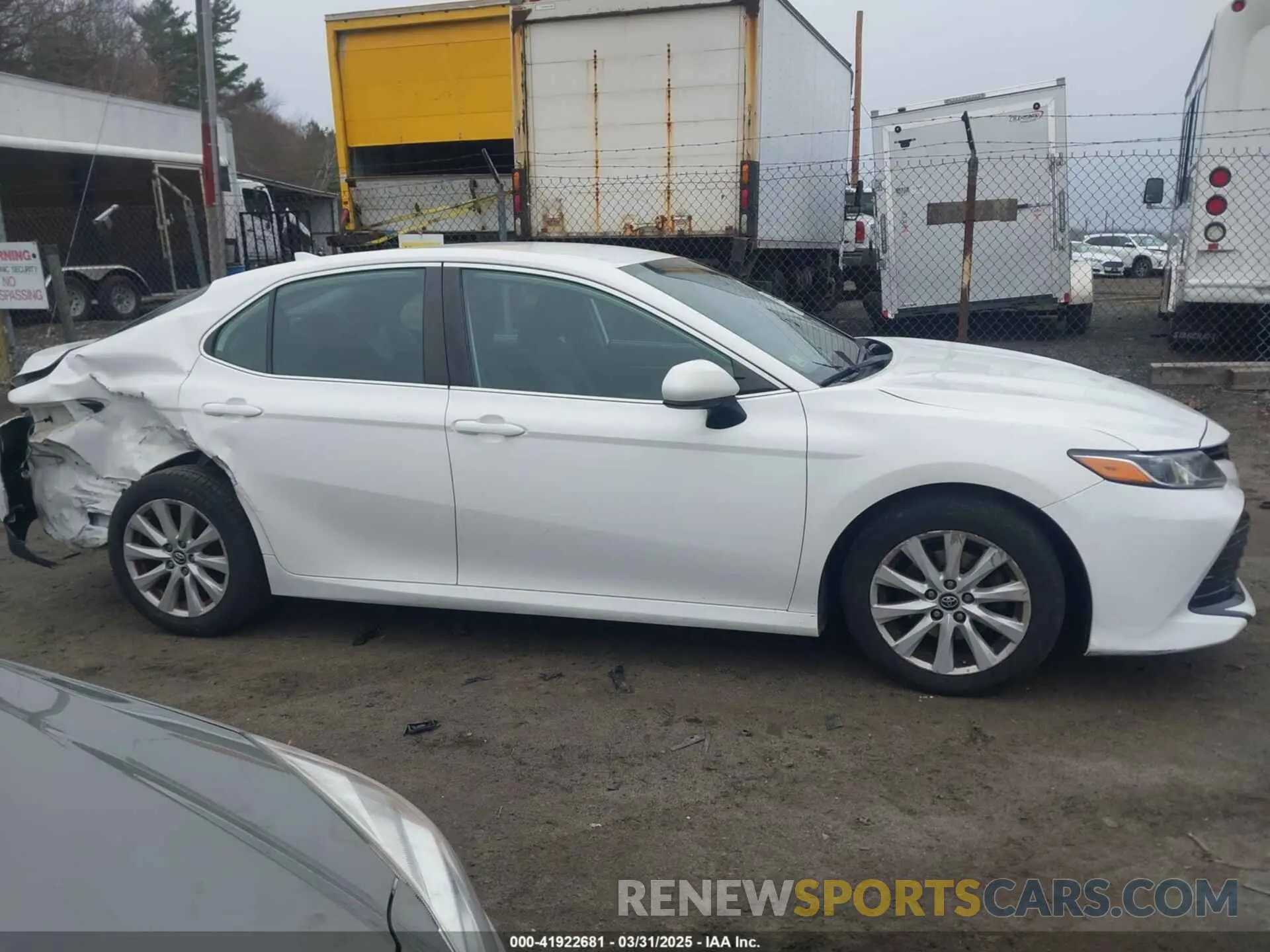 13 Photograph of a damaged car 4T1B11HK7KU689737 TOYOTA CAMRY 2019