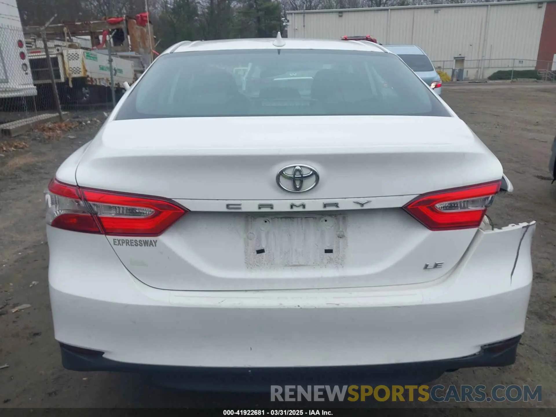 16 Photograph of a damaged car 4T1B11HK7KU689737 TOYOTA CAMRY 2019