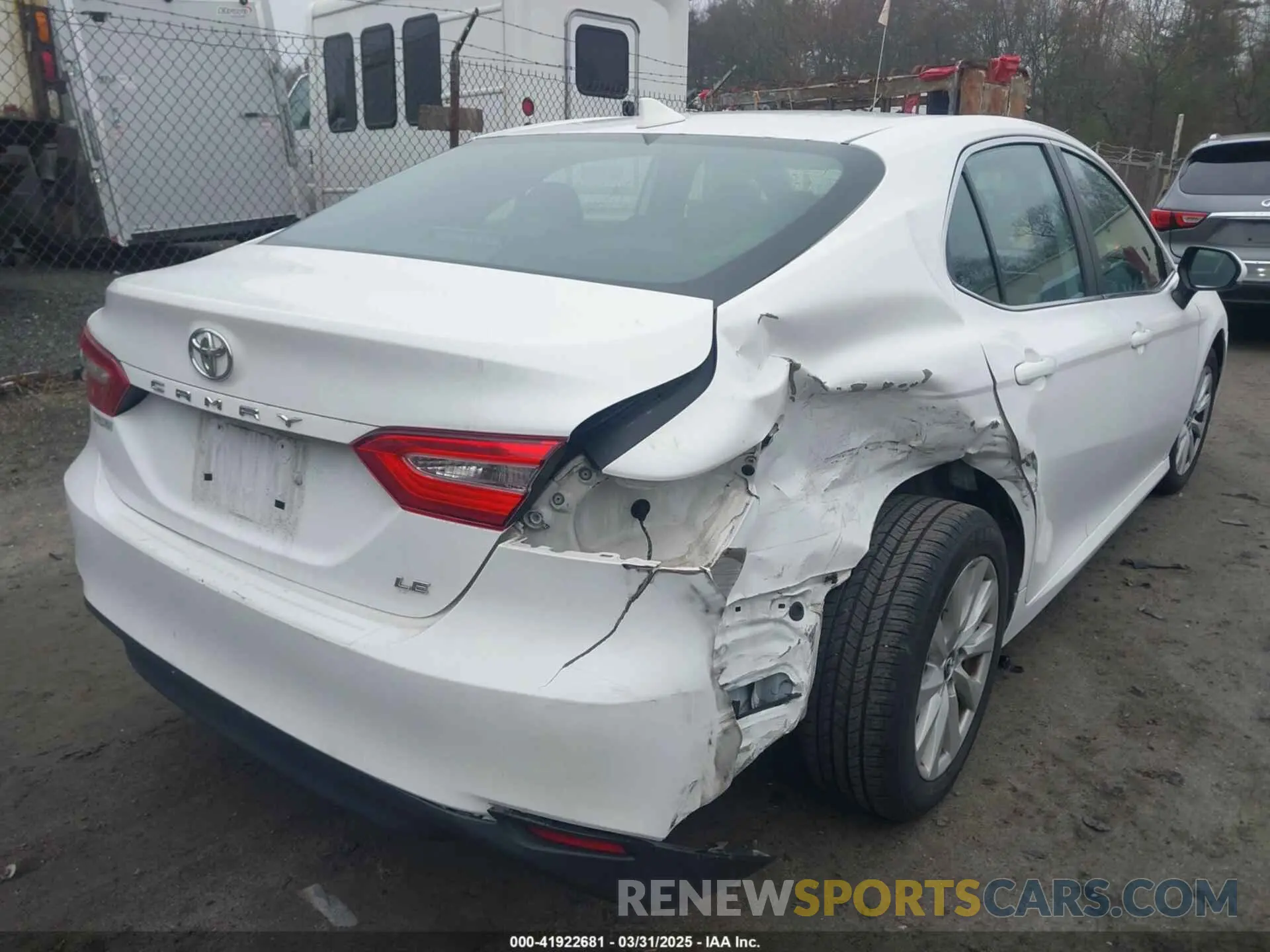 4 Photograph of a damaged car 4T1B11HK7KU689737 TOYOTA CAMRY 2019