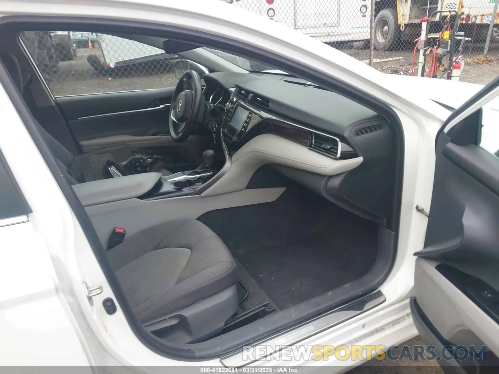 5 Photograph of a damaged car 4T1B11HK7KU689737 TOYOTA CAMRY 2019