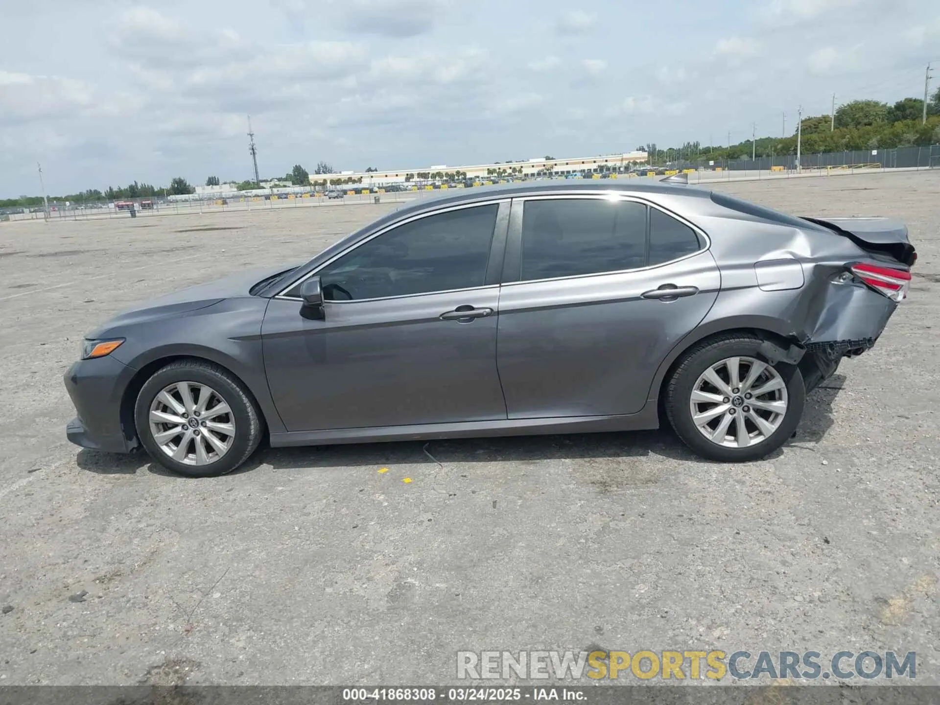15 Photograph of a damaged car 4T1B11HK7KU689740 TOYOTA CAMRY 2019
