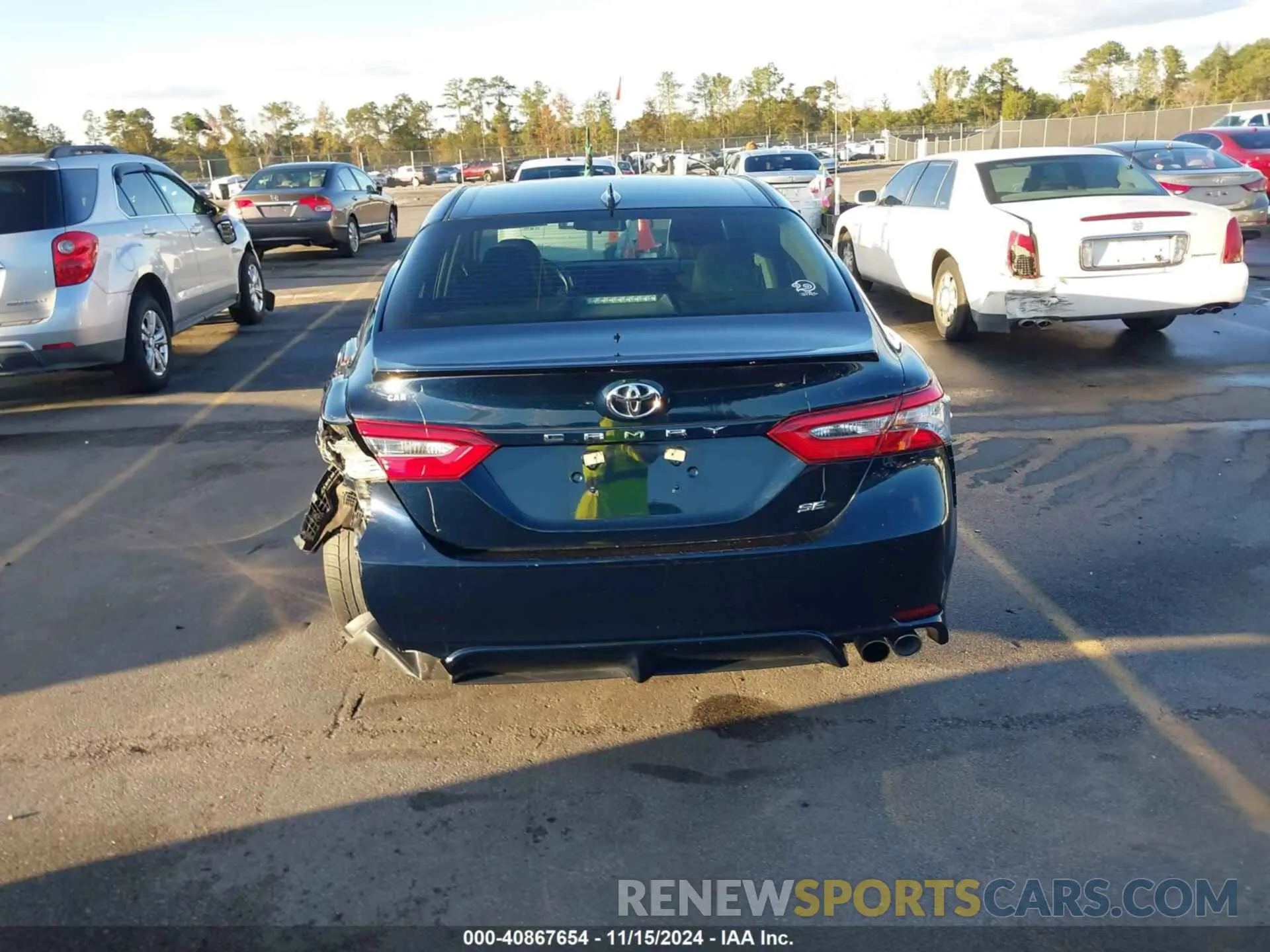 16 Photograph of a damaged car 4T1B11HK7KU702857 TOYOTA CAMRY 2019