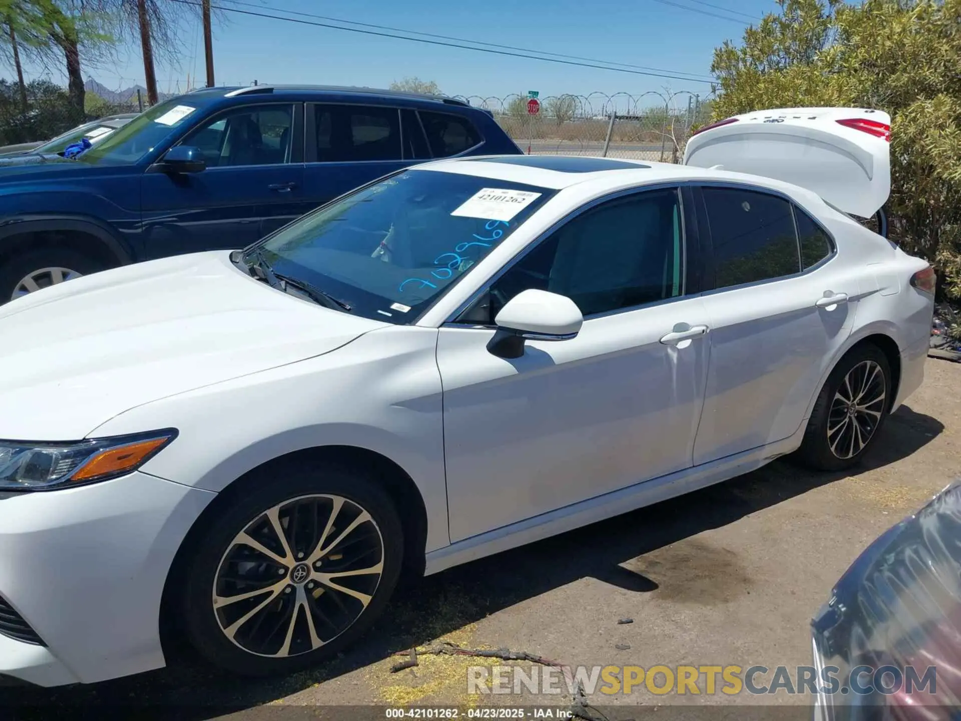 15 Photograph of a damaged car 4T1B11HK7KU702969 TOYOTA CAMRY 2019