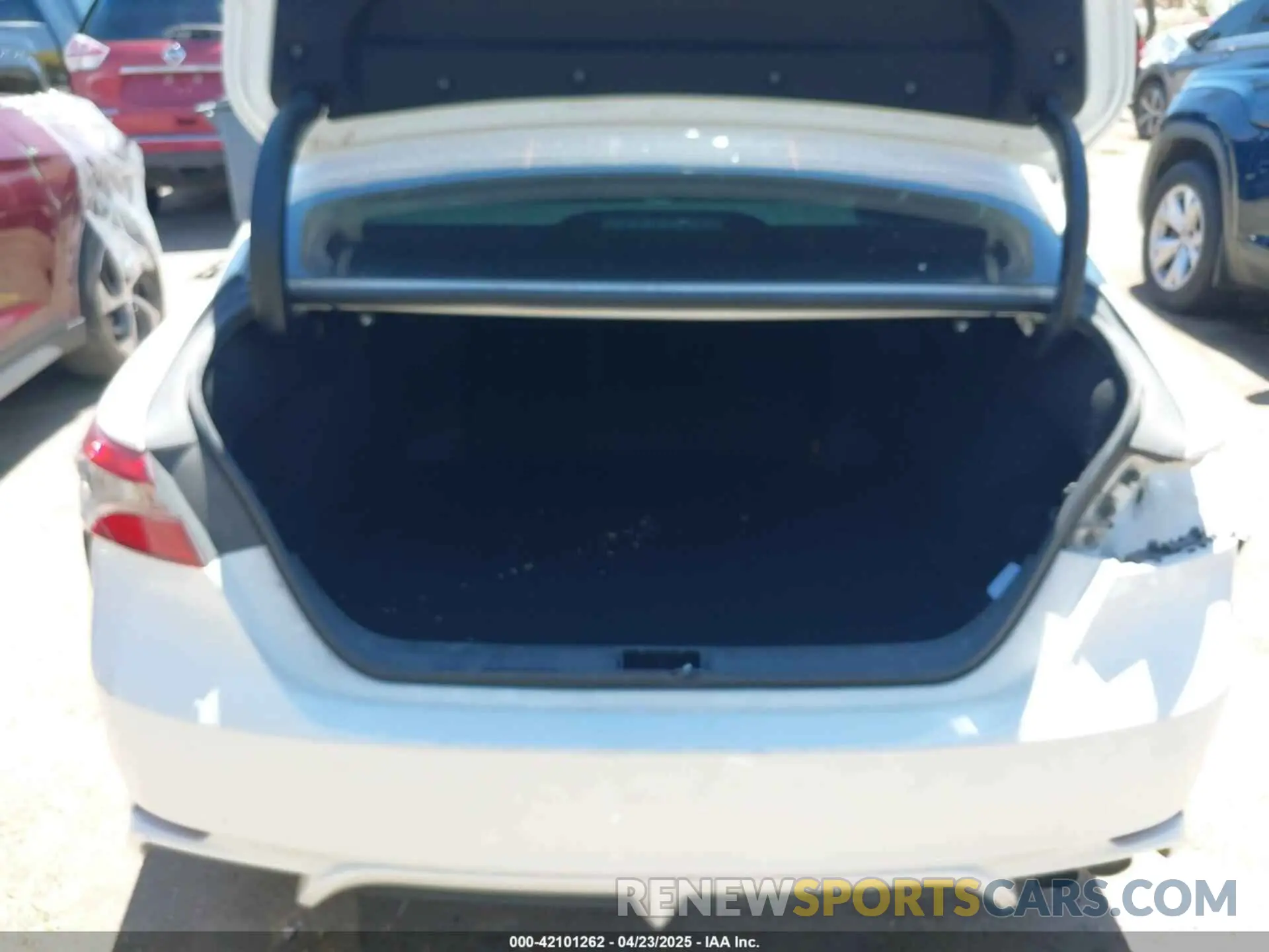 17 Photograph of a damaged car 4T1B11HK7KU702969 TOYOTA CAMRY 2019