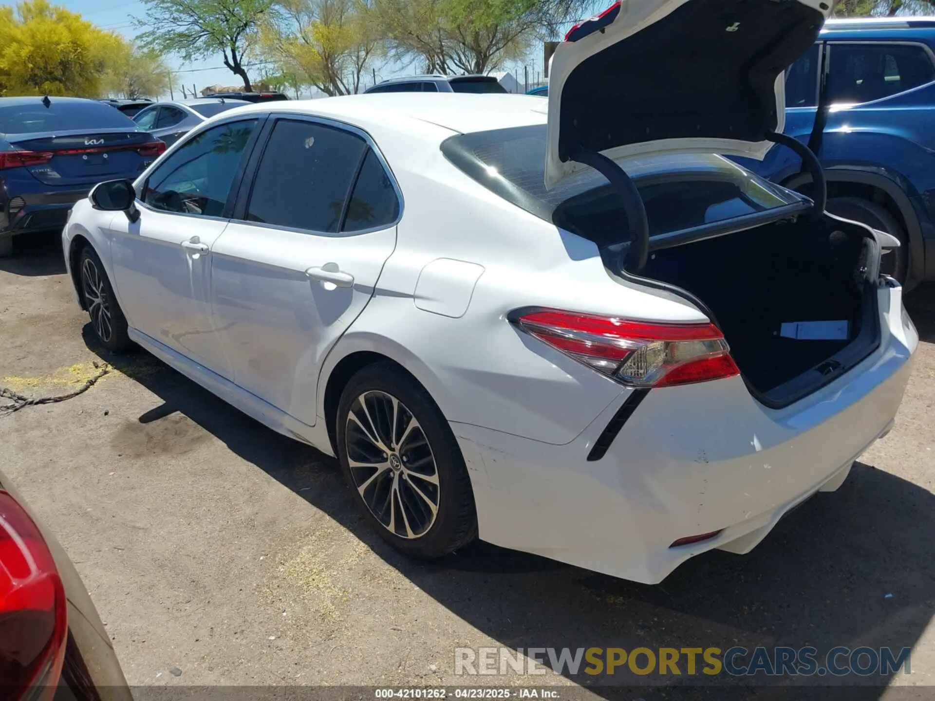 3 Photograph of a damaged car 4T1B11HK7KU702969 TOYOTA CAMRY 2019