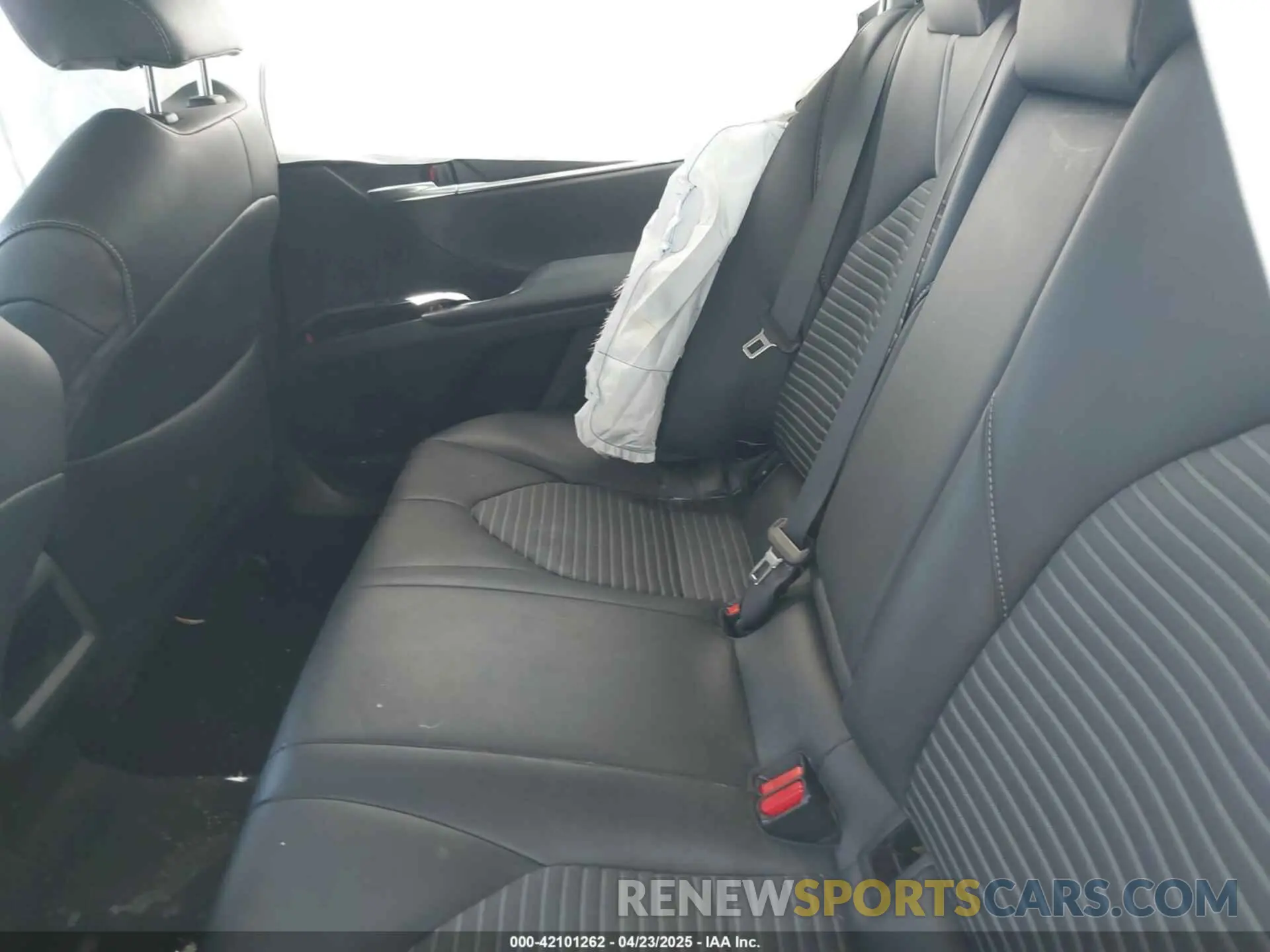 8 Photograph of a damaged car 4T1B11HK7KU702969 TOYOTA CAMRY 2019