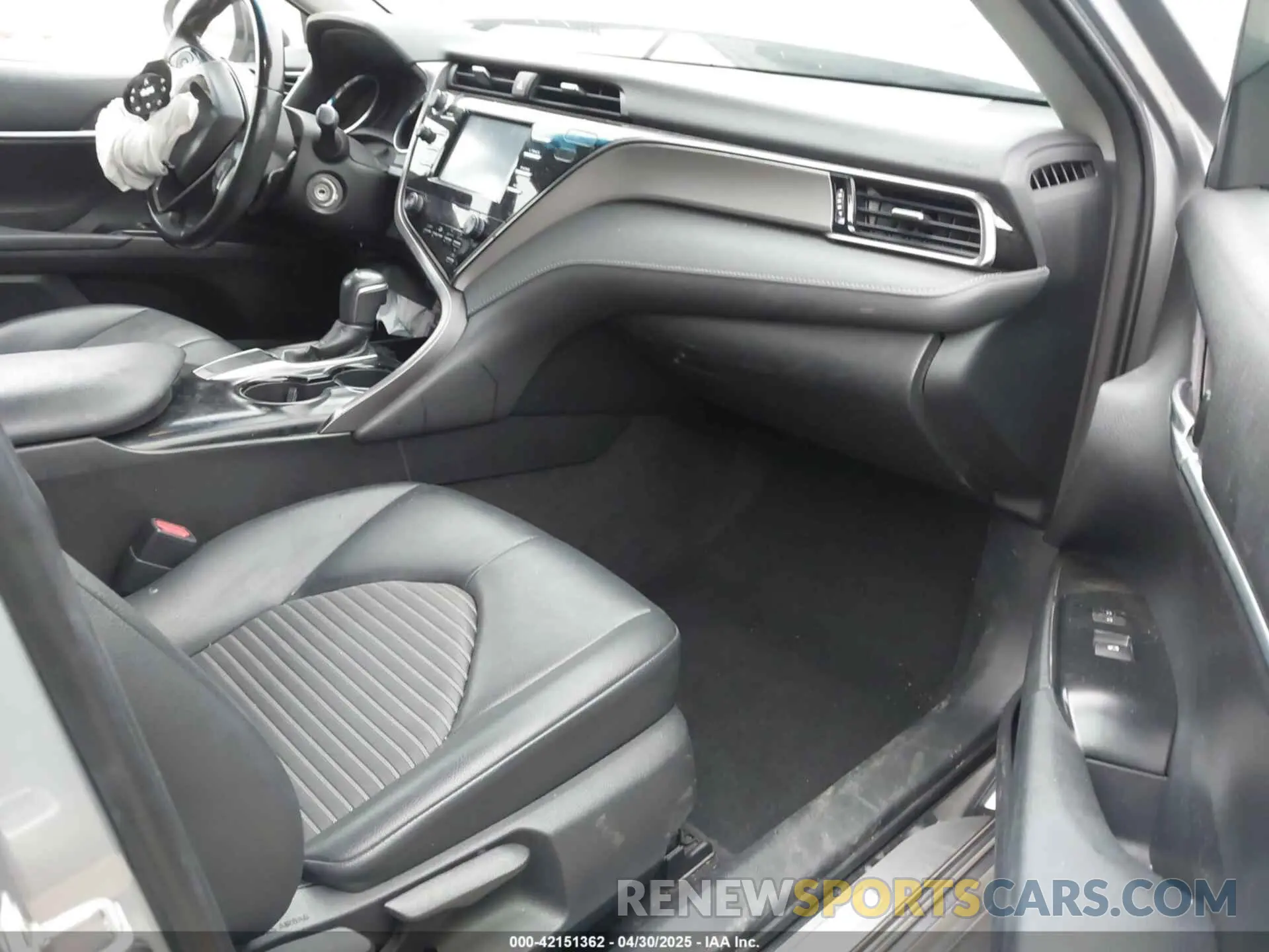 5 Photograph of a damaged car 4T1B11HK7KU713082 TOYOTA CAMRY 2019