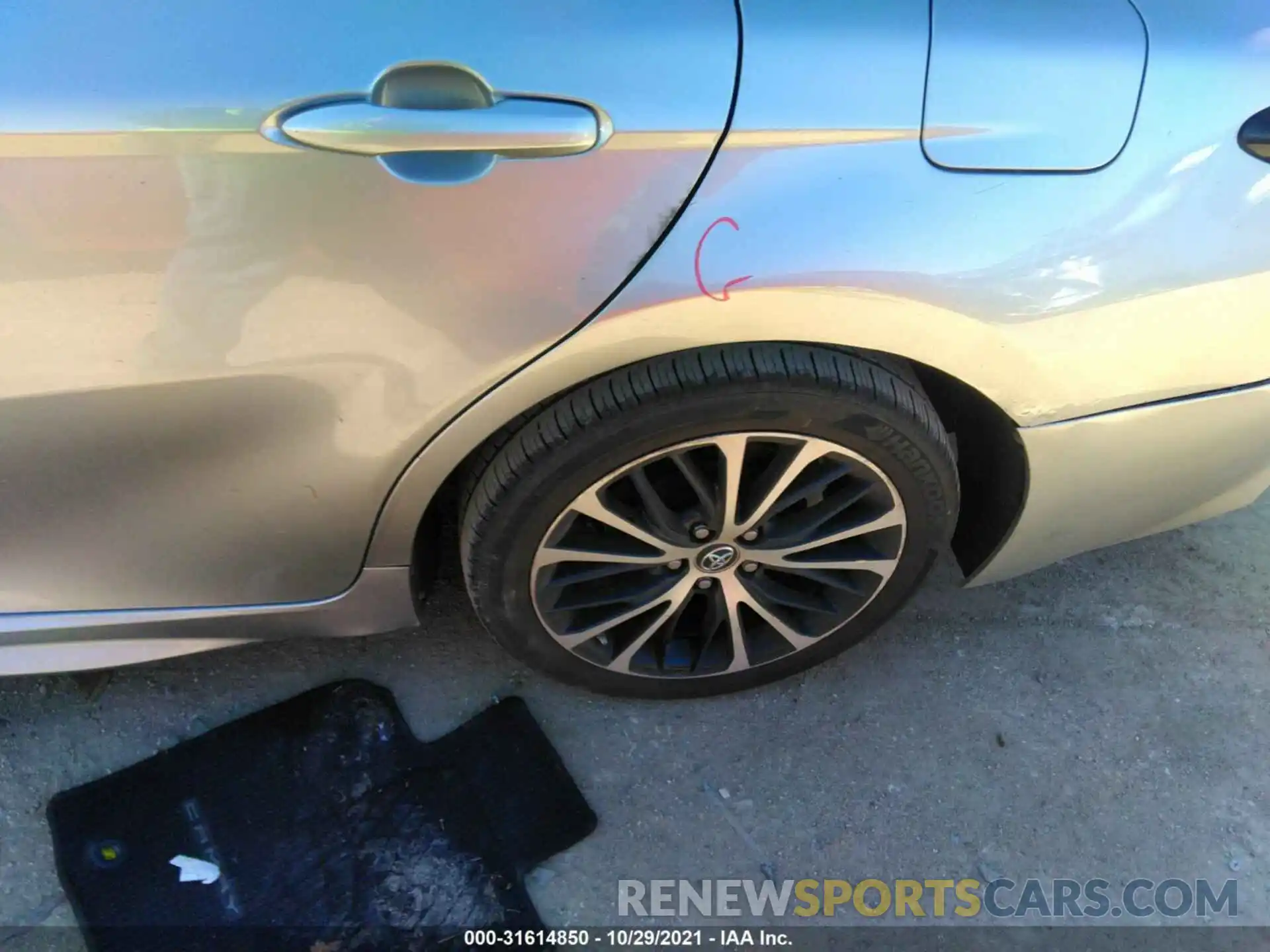 13 Photograph of a damaged car 4T1B11HK7KU730075 TOYOTA CAMRY 2019