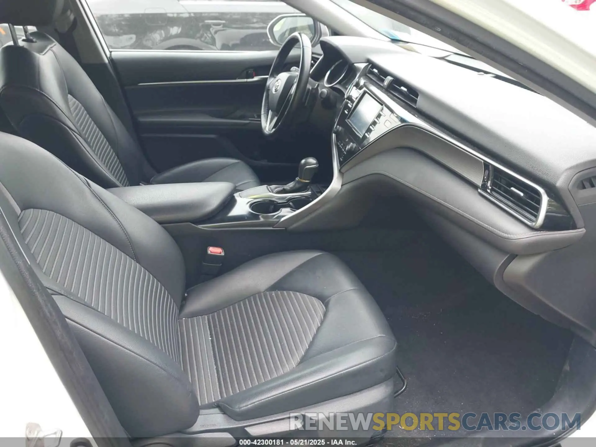 5 Photograph of a damaged car 4T1B11HK7KU746129 TOYOTA CAMRY 2019