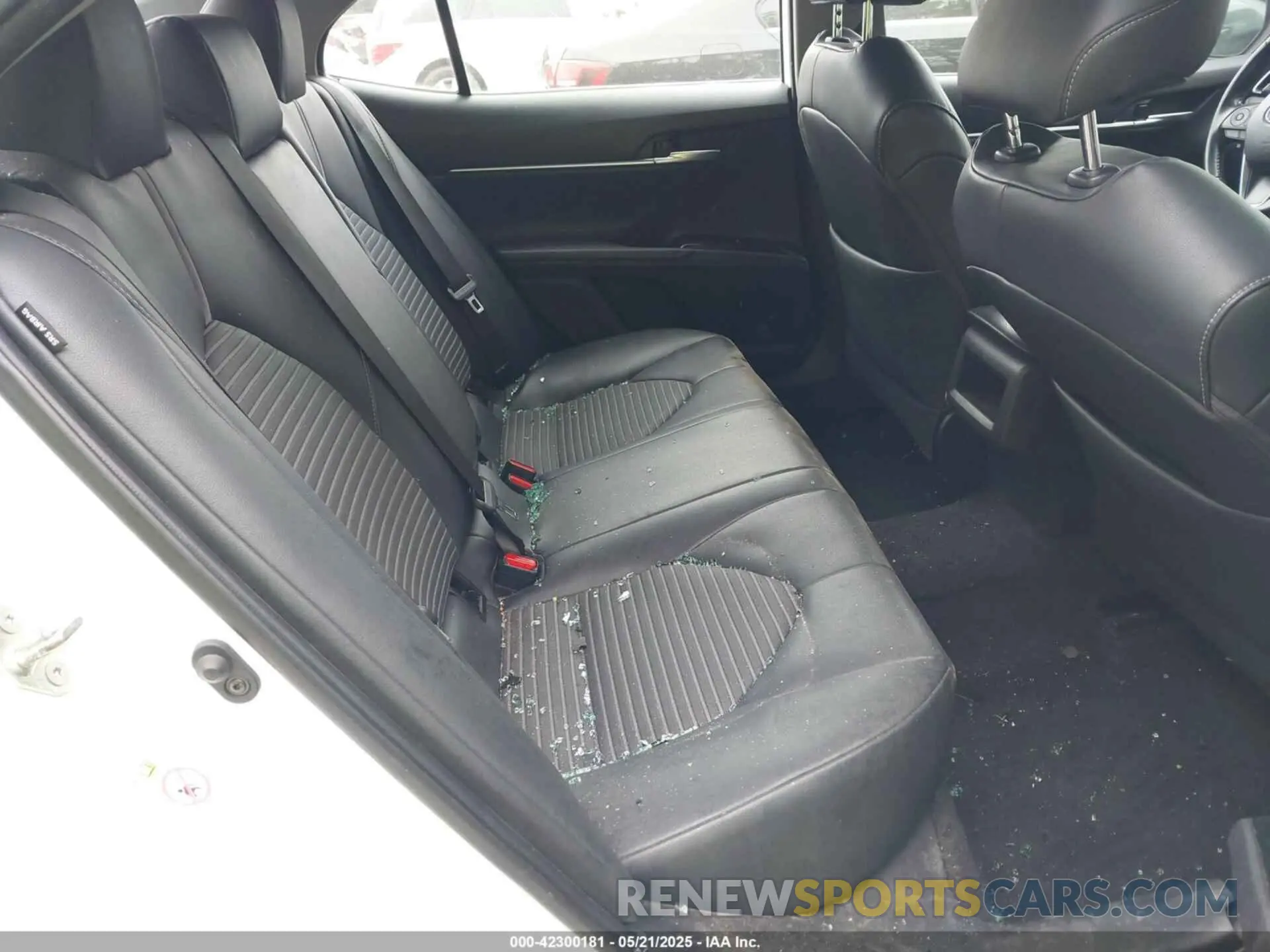 8 Photograph of a damaged car 4T1B11HK7KU746129 TOYOTA CAMRY 2019