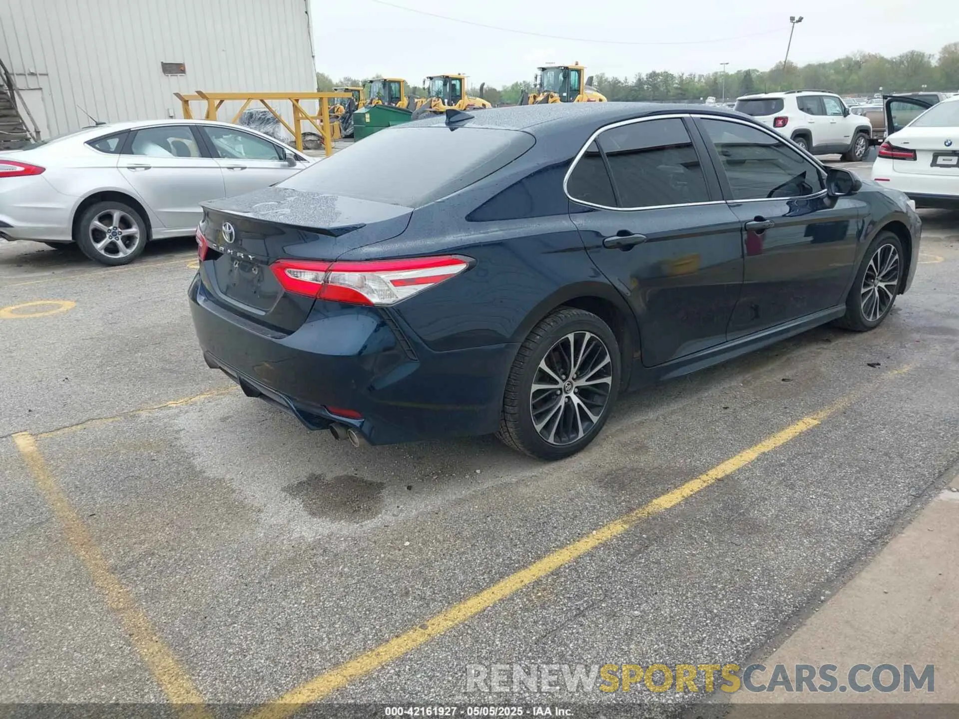 4 Photograph of a damaged car 4T1B11HK7KU748074 TOYOTA CAMRY 2019